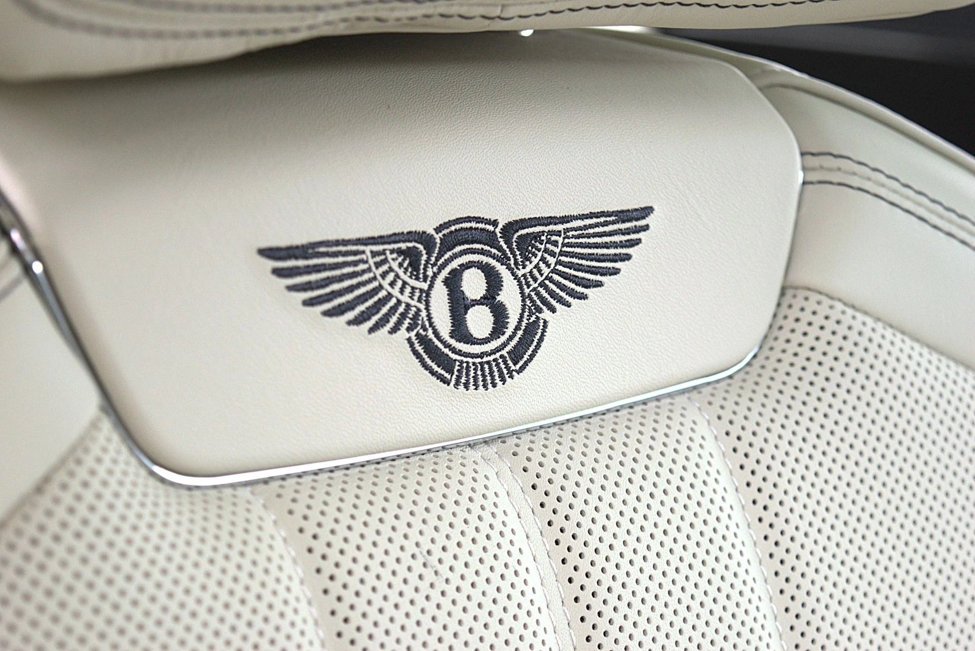 mph030_2362634318_Used_2023_Bentley_Flying_Spur_Hybrid_V6_LEASE_OPTIONS_AVAILABLE_e419c729ff