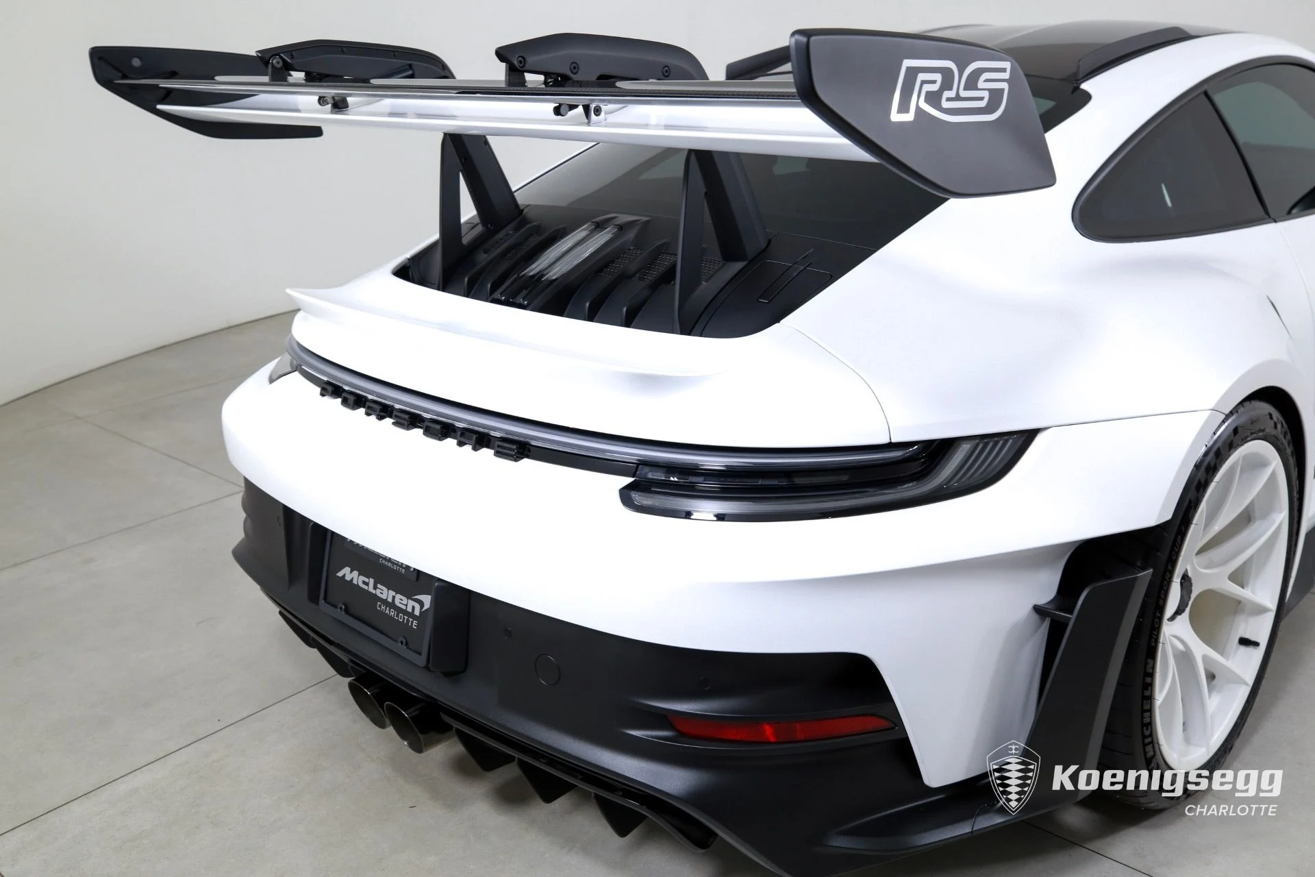 mph030_2362848352_Used_2024_Porsche_911_GT_3_RS_1761086106_6296e333c2