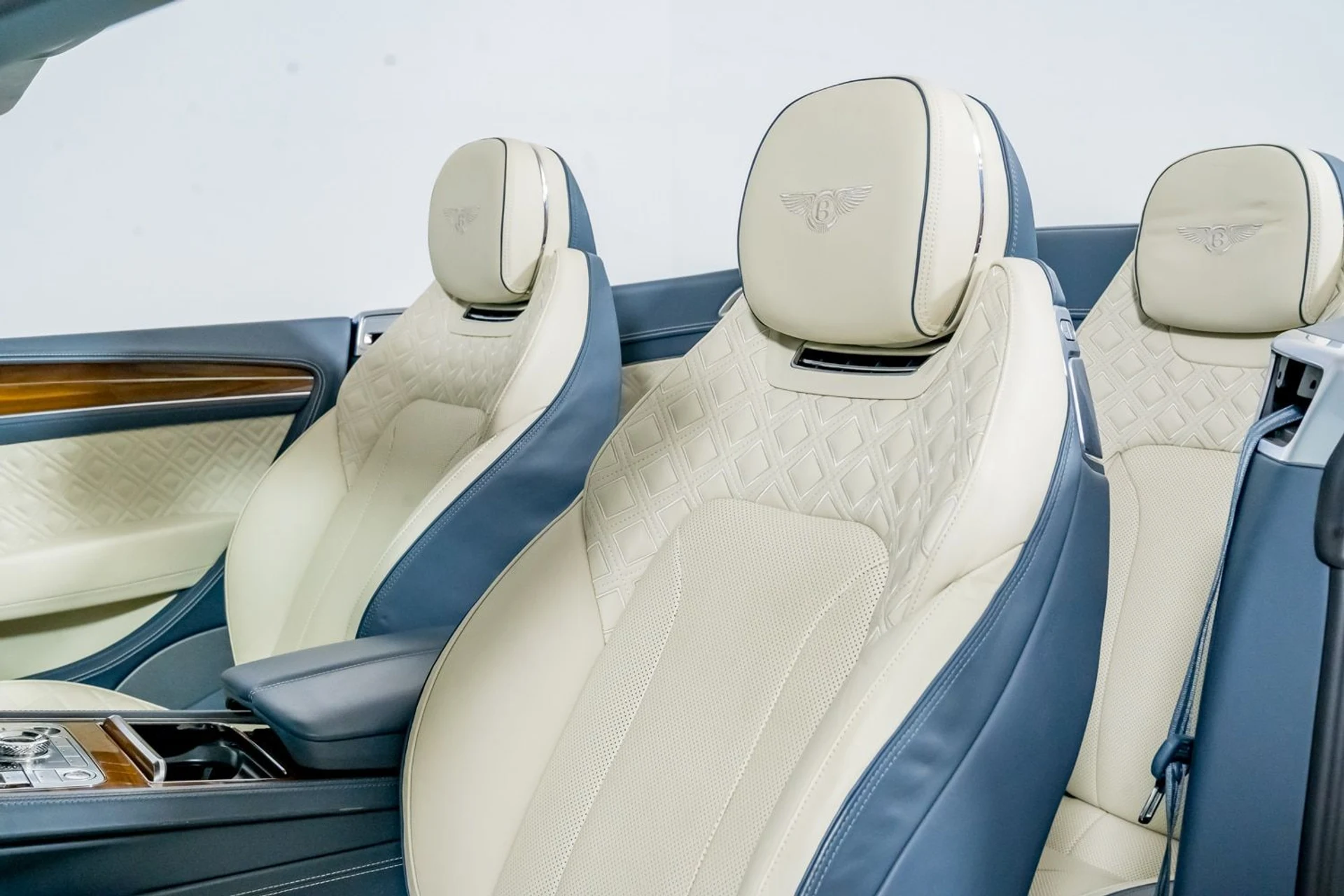 mph030_2370205564_b080603e7d0f4e36be79bfe91db4f632_e8182f92d0