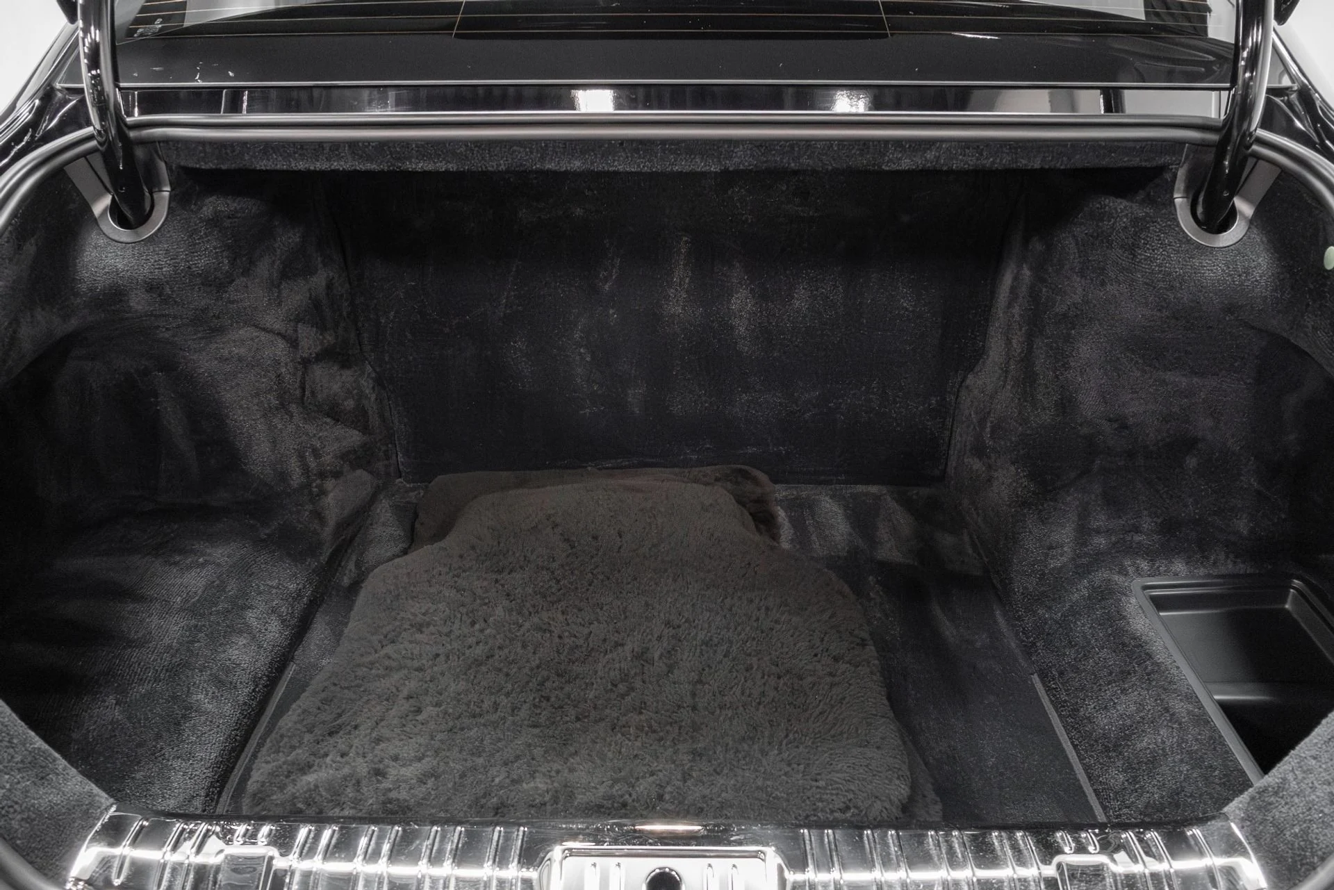 mph030_2372158539_Used_2017_Rolls_Royce_Ghost_Black_Badge_1764012368_e43db5293f