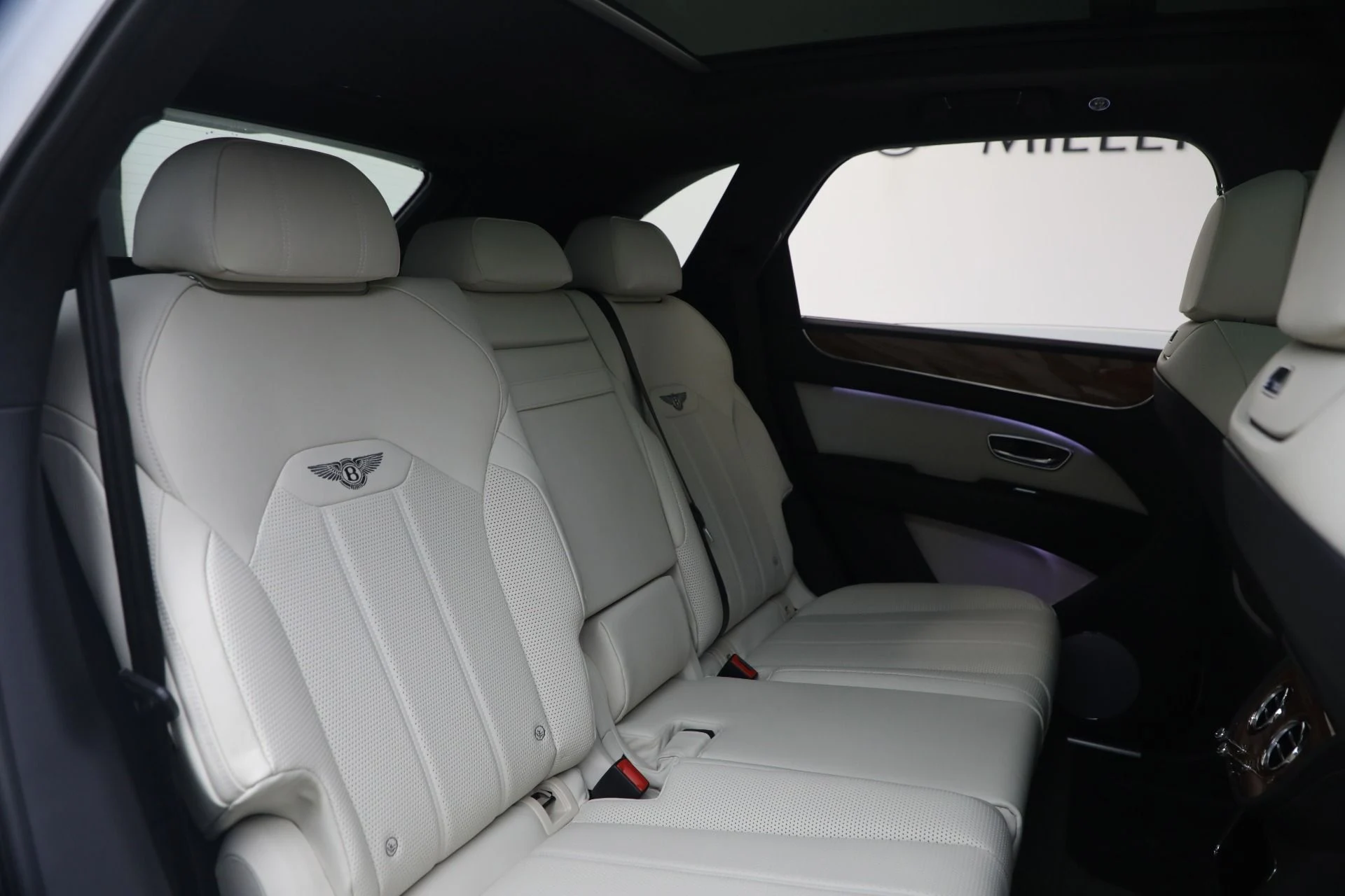 mph030_237381836_Used_2023_Bentley_Bentayga_V8_1770421584_522ca7e7a9