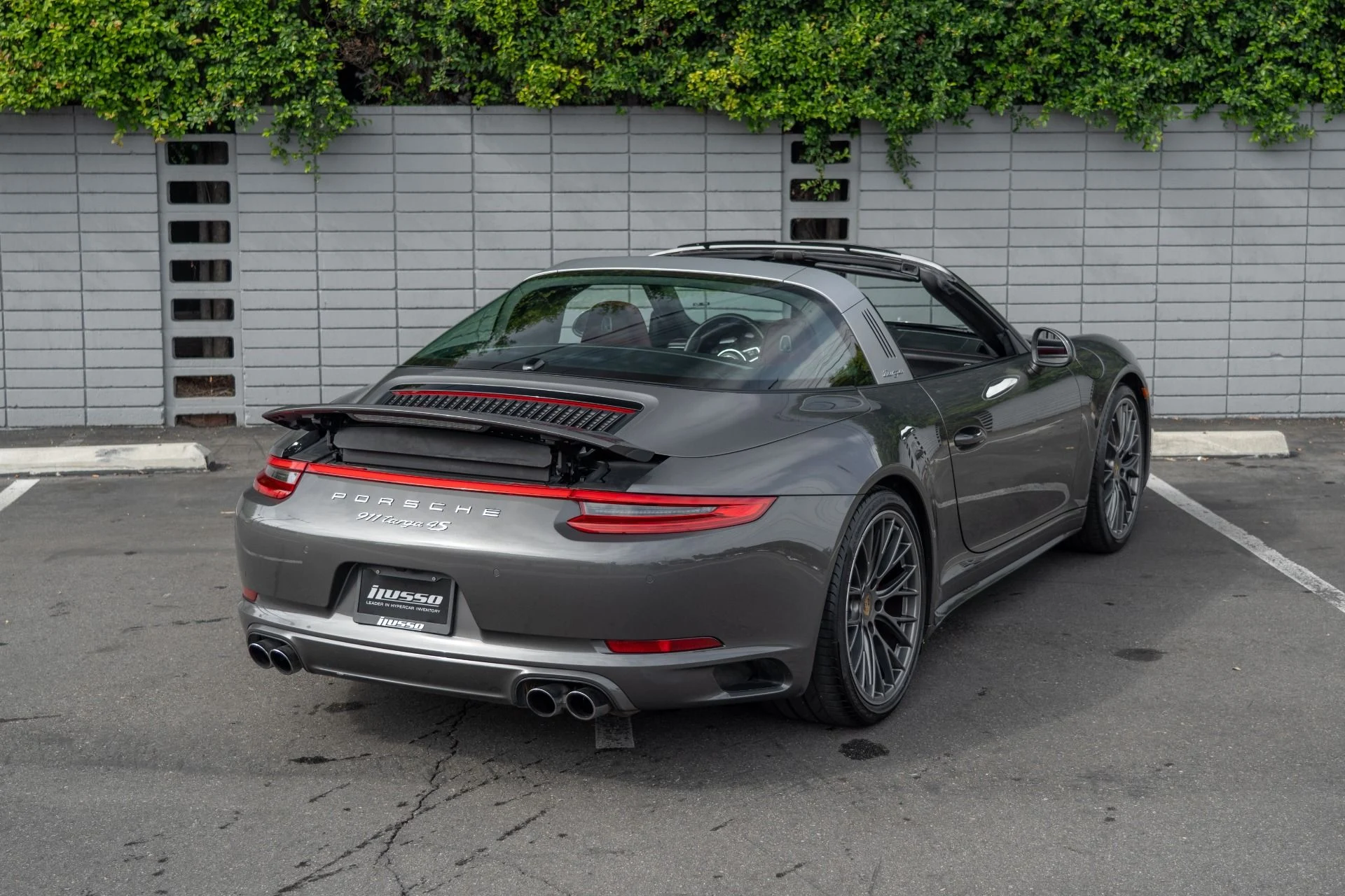 mph030_2374445613_Used_2017_Porsche_911_Targa_4_S_1761592215_ce92e32116