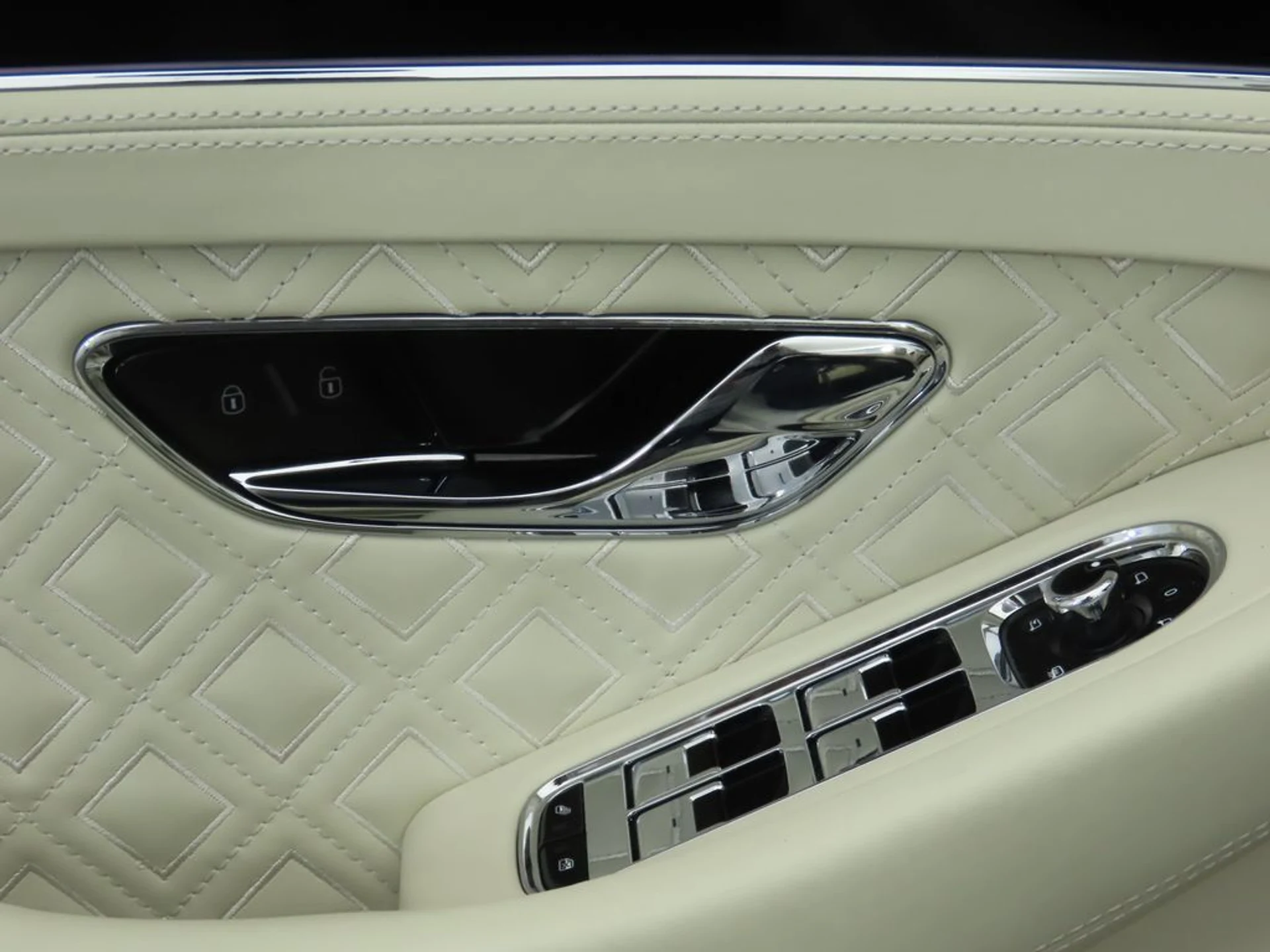 mph030_2382253304_used_2022_bentley_continental_gtmullinerconvertible_8119_22908065_31_1024_7212ad9808