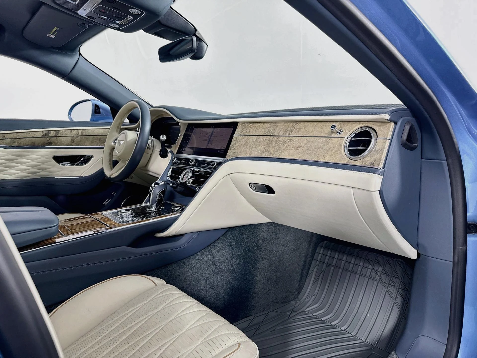 mph030_2388174609_Used_2022_Bentley_Flying_Spur_V8_1787092899_f35ced972c