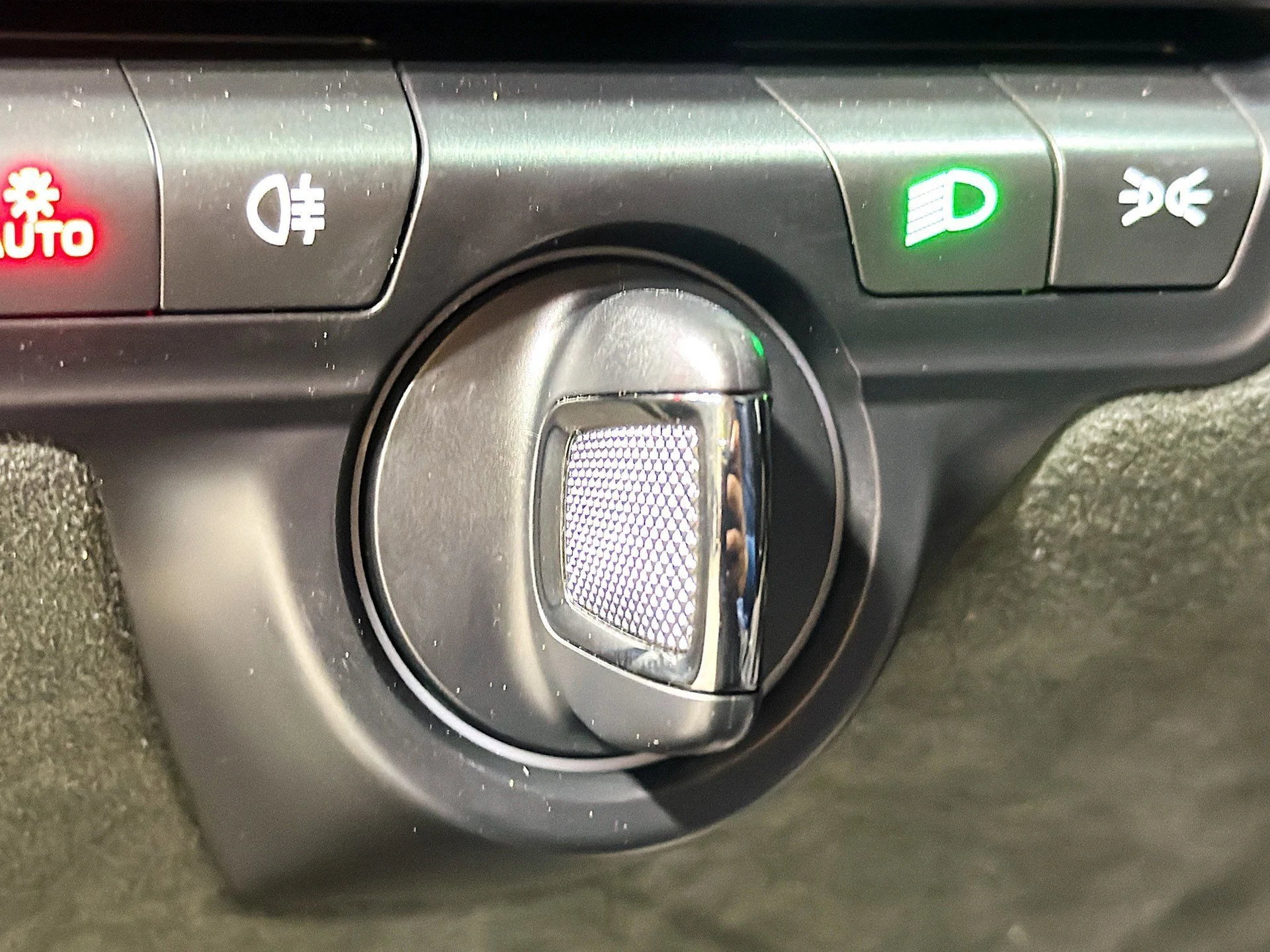 mph030_2389538262_c8d8c2e390794997bc9e2a27e4352b04_080794ede9