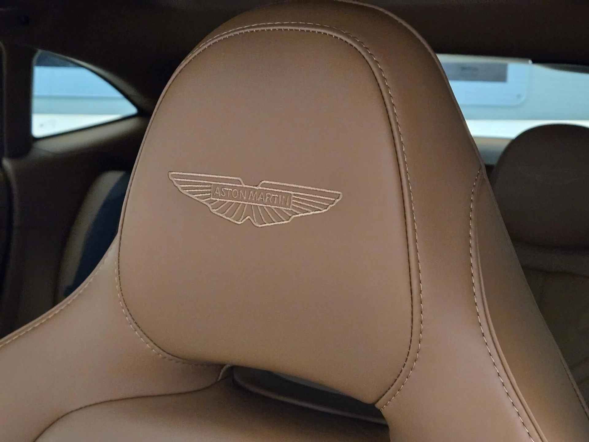 mph030_2408191886_New_2026_Aston_Martin_DBX_S_1776489482_c6bef073f9