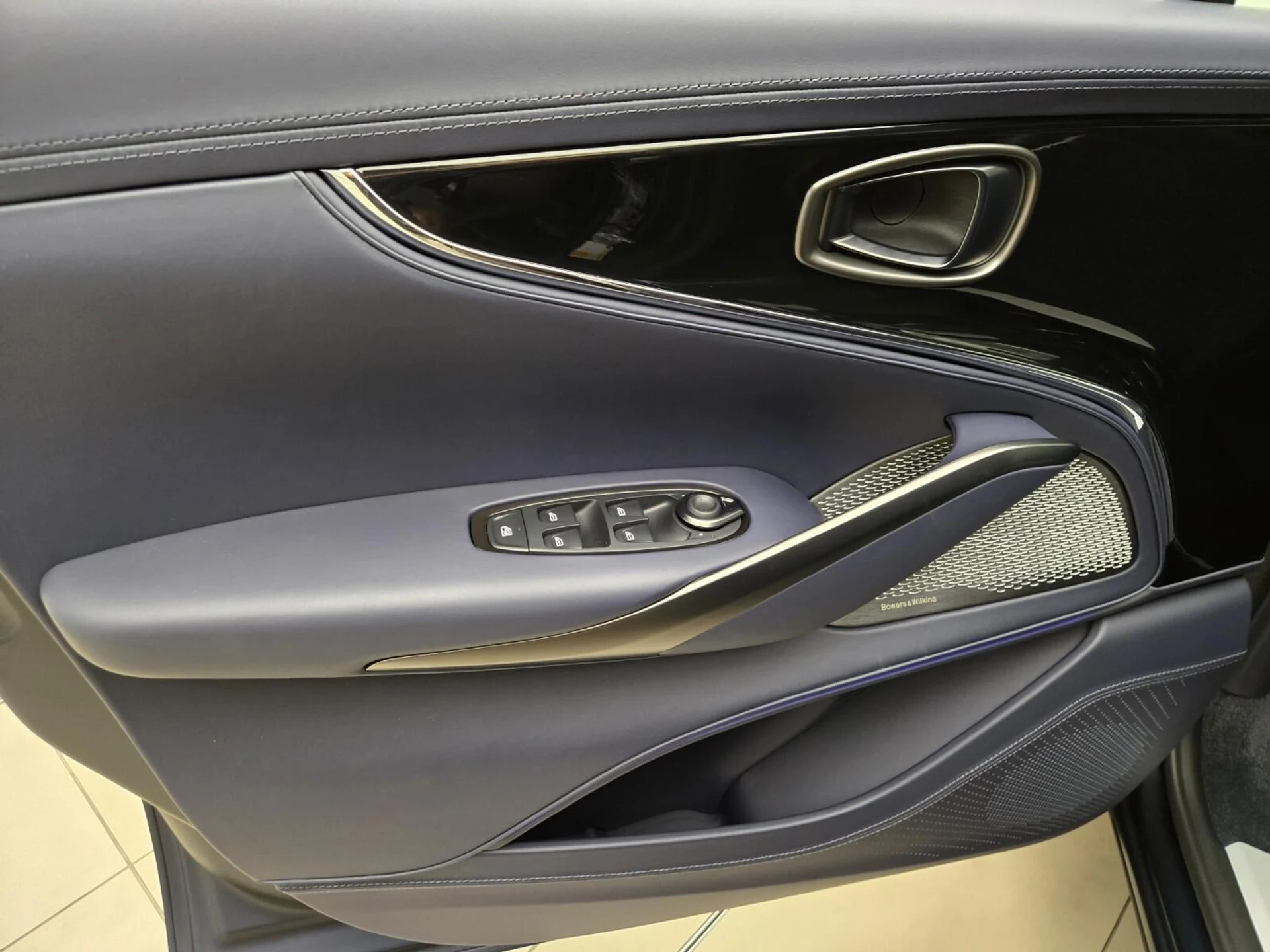 mph030_2412385495_New_2026_Aston_Martin_DBX_S_1780118659_c598c3d95e