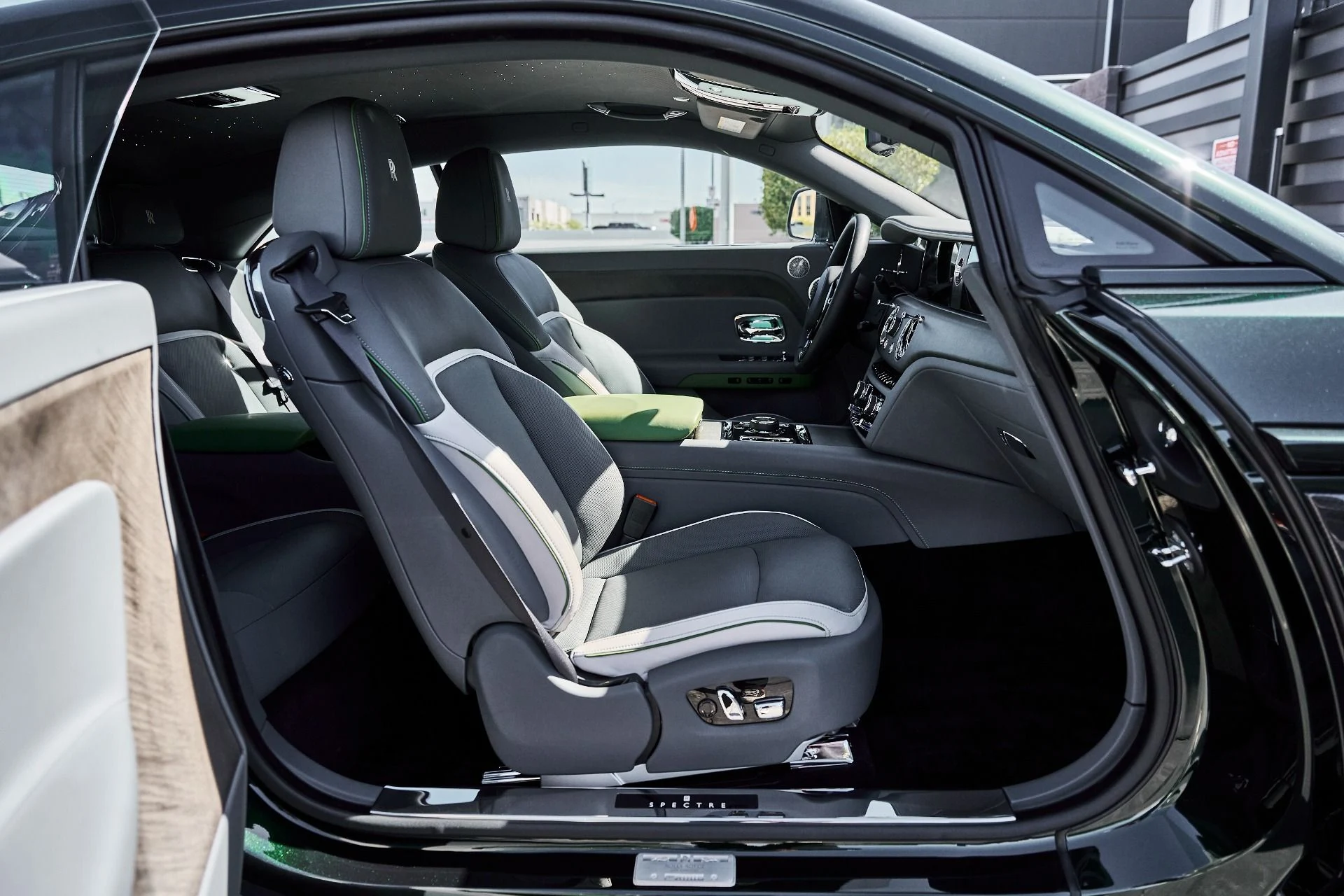 mph030_2430848132_Used_2024_Rolls_Royce_Spectre_Mansory_1776840059_fa5b2764d9