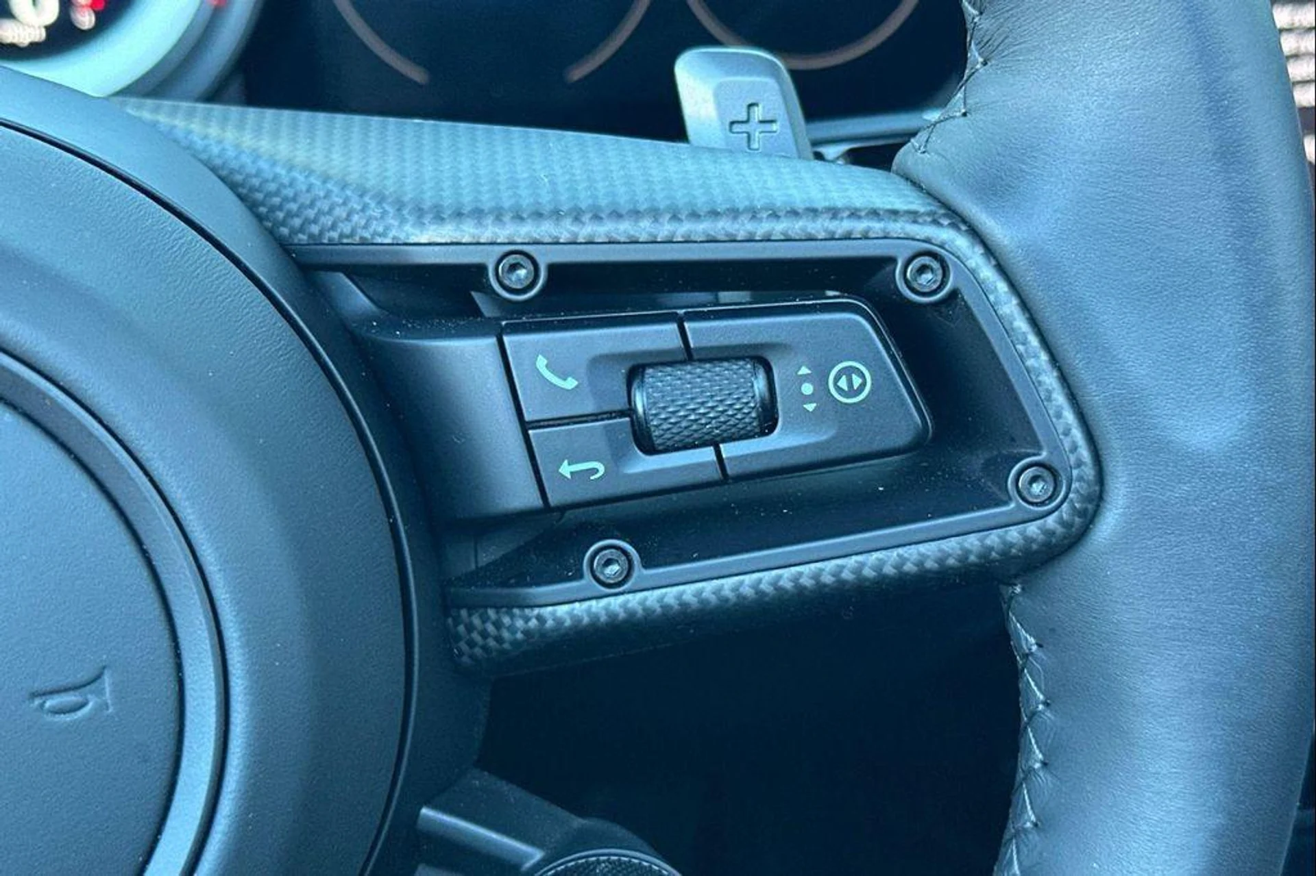 mph030_2446715235_Wsq_G_Tg_Ui21_HZ_9_W_Nt_B_Uvd_R_Sa7jx0_f269d8fed9