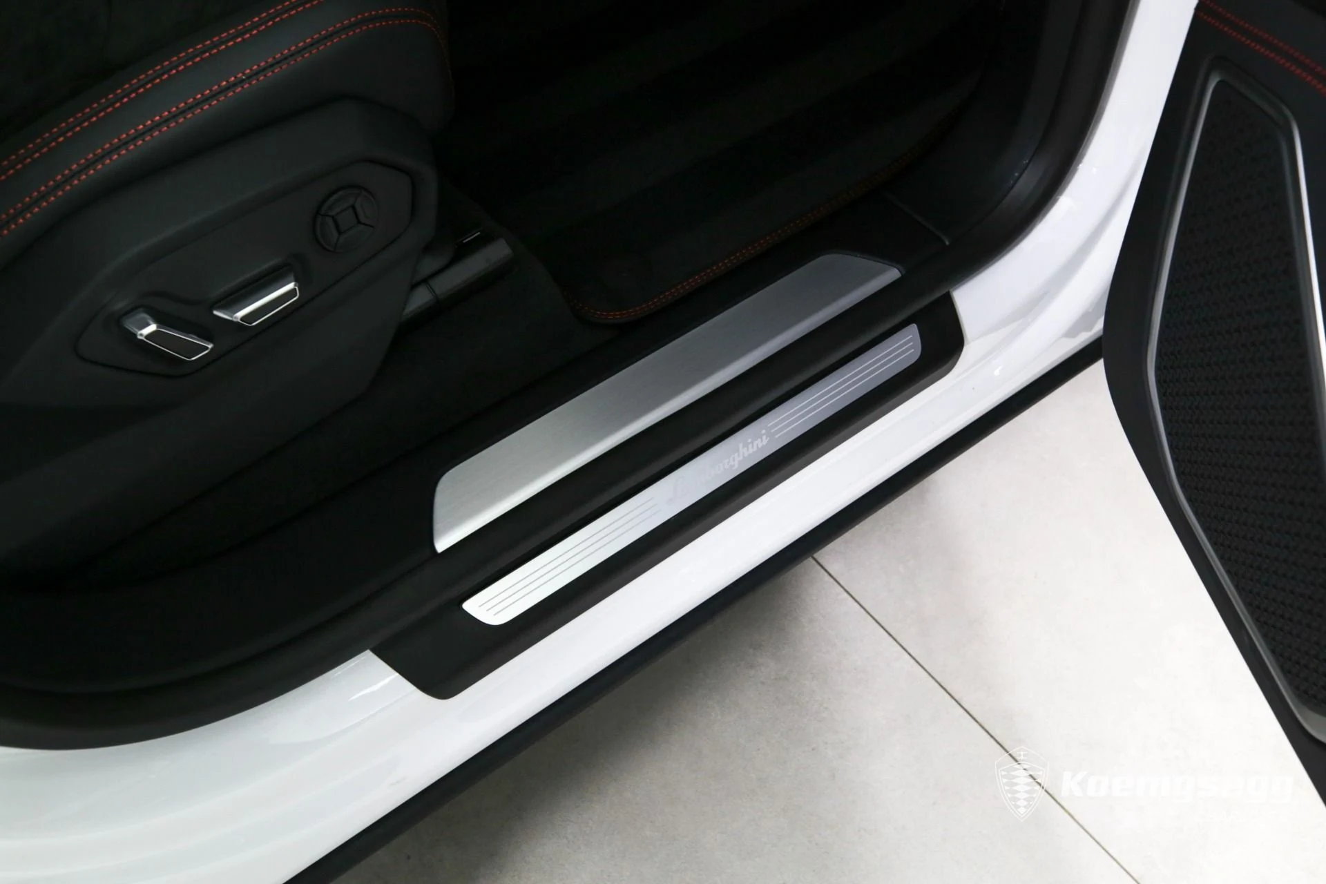 mph030_2449938800_Used_2023_LAMBORGHINI_URUS_S_PEARL_CAPSULE_1720196197_044a842cf5