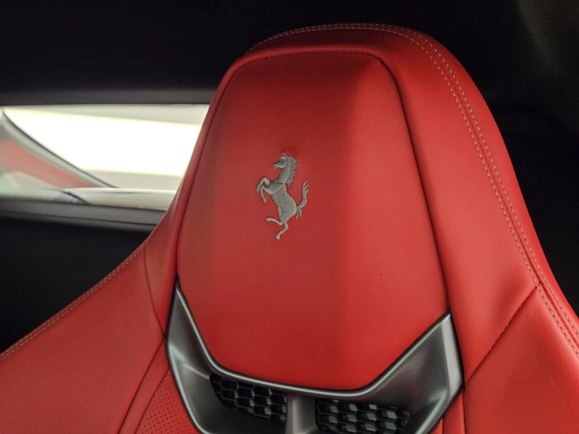 mph030_2451922786_Used_2022_Ferrari_296_GTB_1760166092_0aaa1fa082