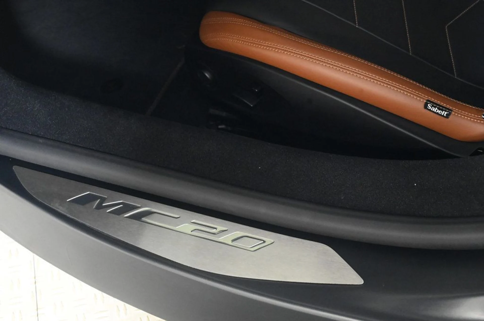 mph030_2462492000_used_2022_maserati_mc20_base_11350_22957730_30_1024_8f7e44e84f