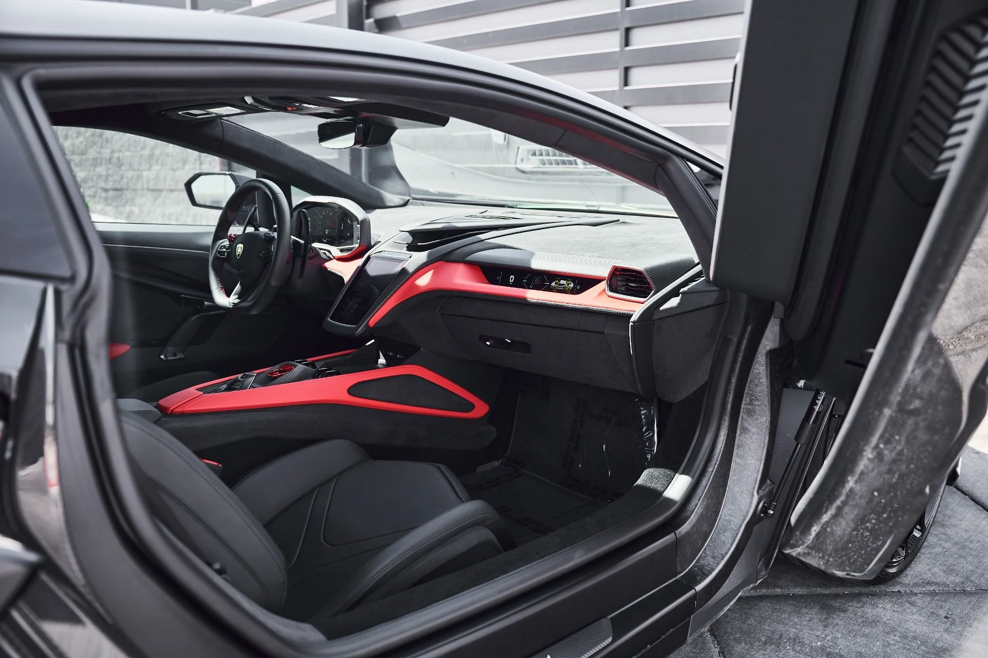 mph030_2466009719_Used_2025_Lamborghini_Revuelto_Base_1774300535_f0556eb832