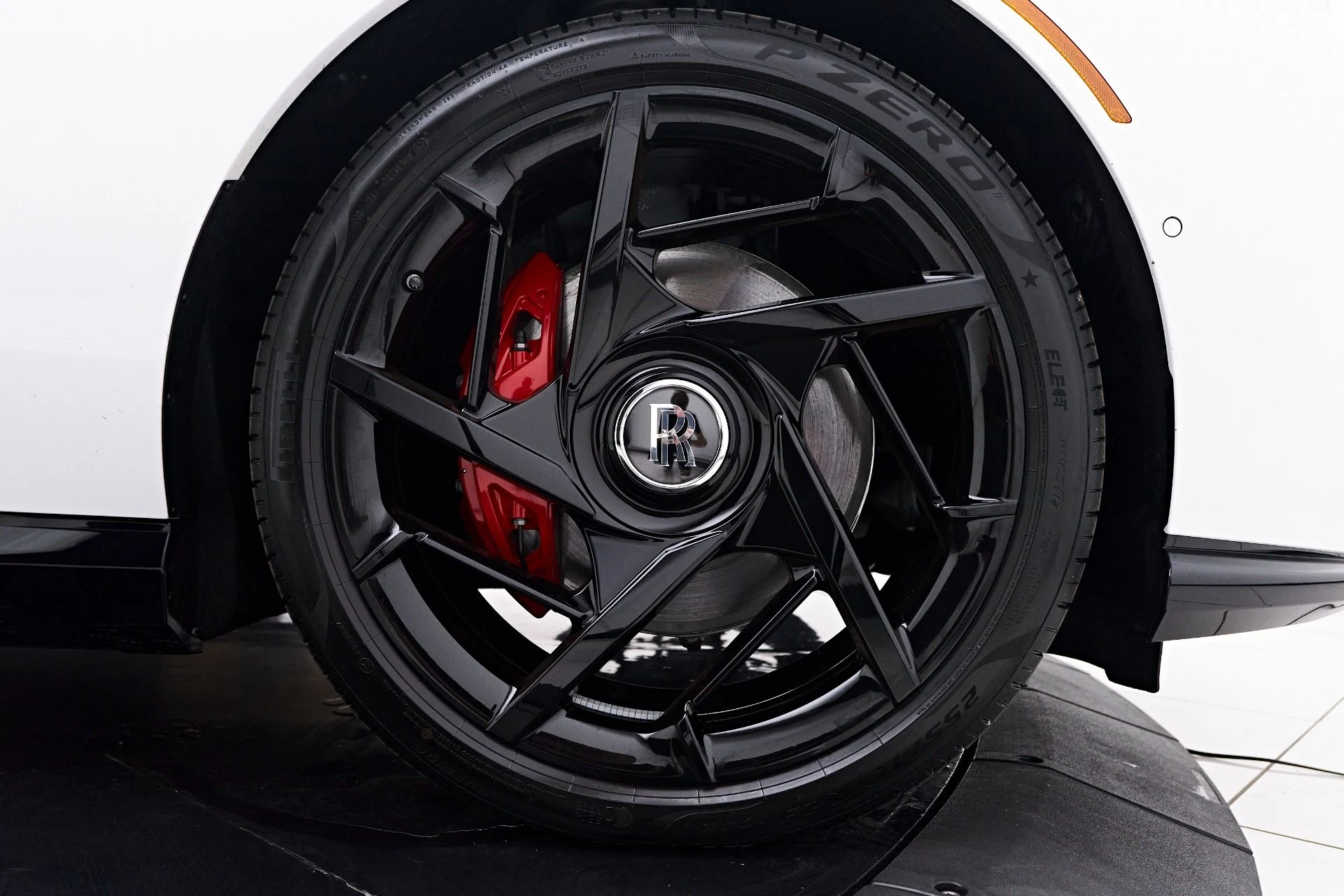 mph030_2476870389_Used_2025_Rolls_Royce_Spectre_Base_1753213338_a5c76ce762