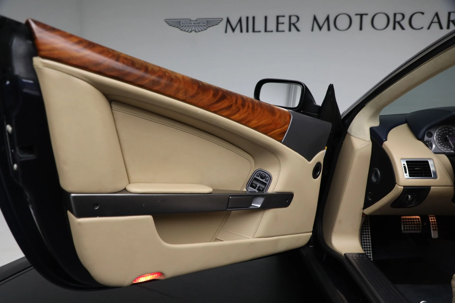 mph030_2482316102_Used_2007_Aston_Martin_DB_9_Volante_408390936c