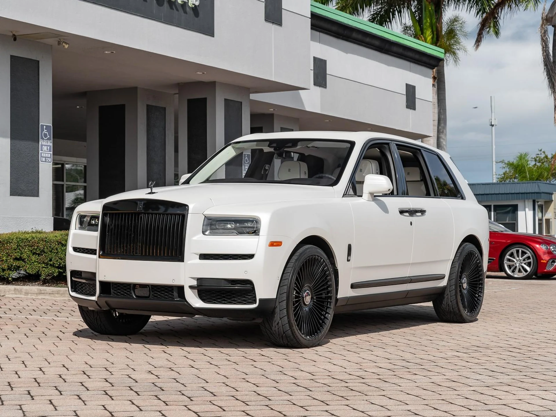 mph030_2483782445_Used_2023_Rolls_Royce_Cullinan_1761685684_8bc5fabe12