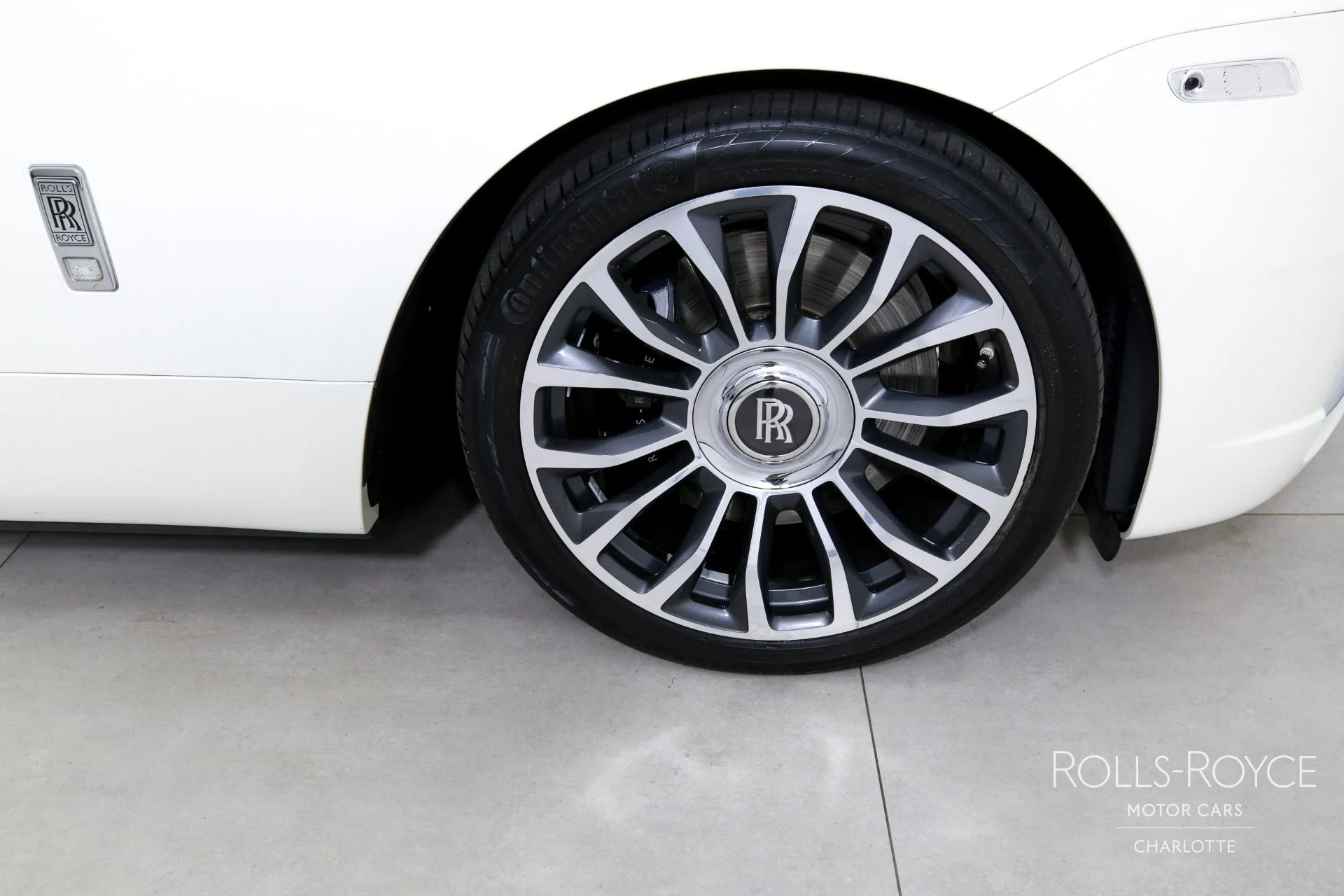 mph030_2499619285_Used_2020_Rolls_Royce_Dawn_1775592549_640e403fc7