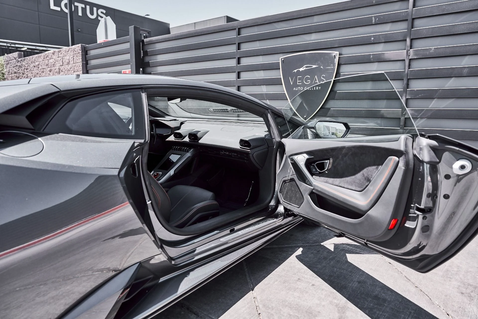 mph030_2499723310_Used_2021_Lamborghini_Huracan_EVO_Base_1780708719_8dfa43d3bd