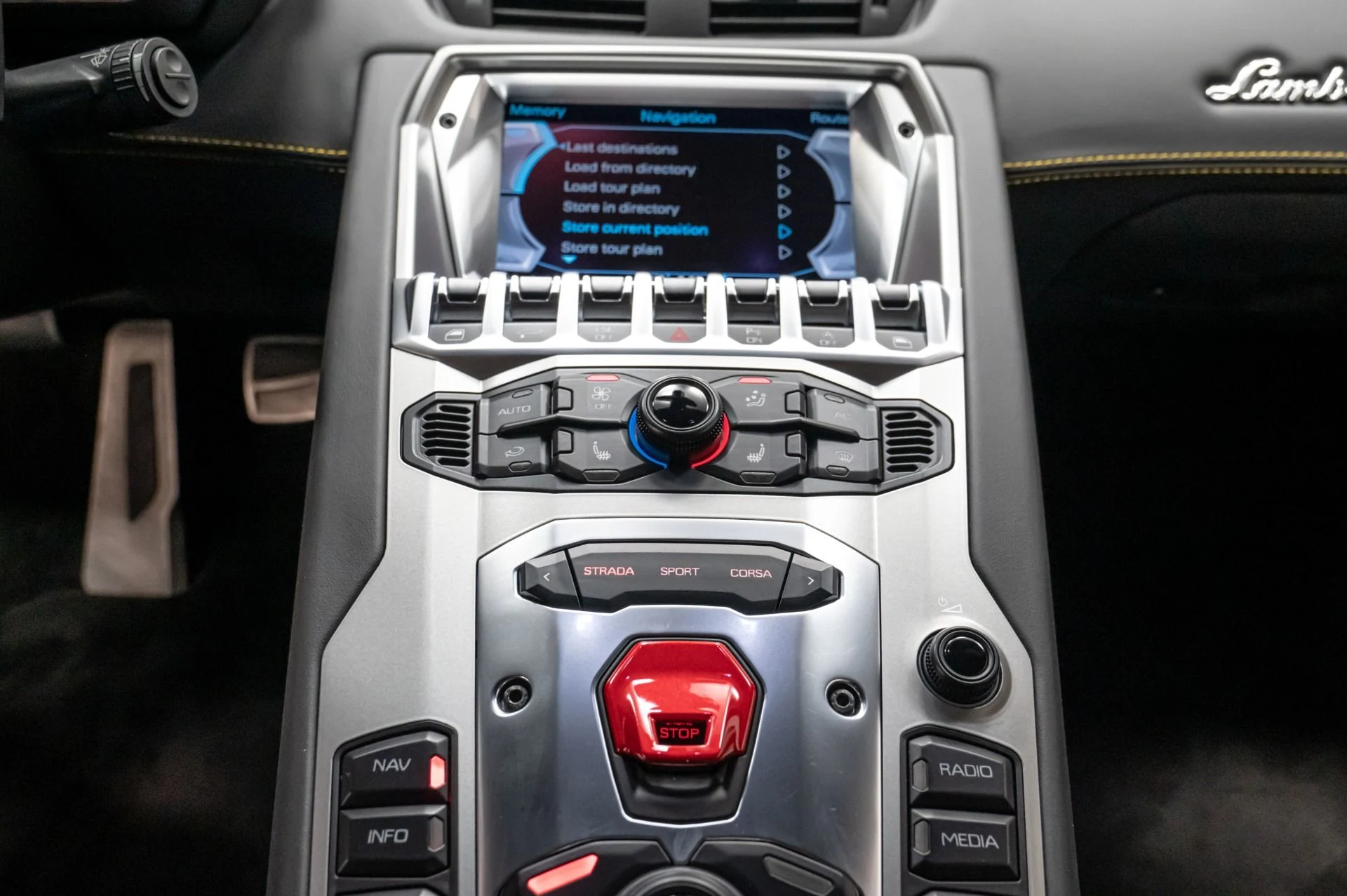 mph030_2509969243_Used_2014_Lamborghini_Aventador_1769104446_54692d53ae