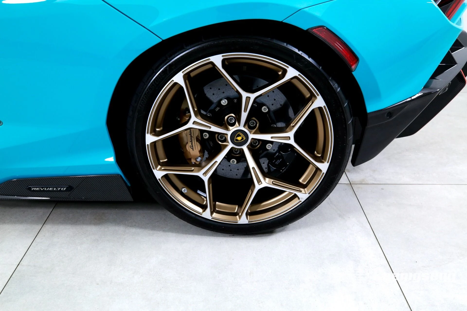 mph030_2529566436_Used_2025_Lamborghini_Revuelto_1783438439_4ae14a0b4f