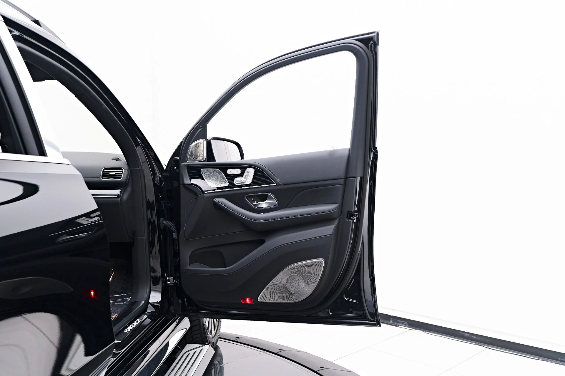 mph030_2535148353_Used_2023_Mercedes_Benz_GLS_Maybach_GLS_600_1762799217_d216384711