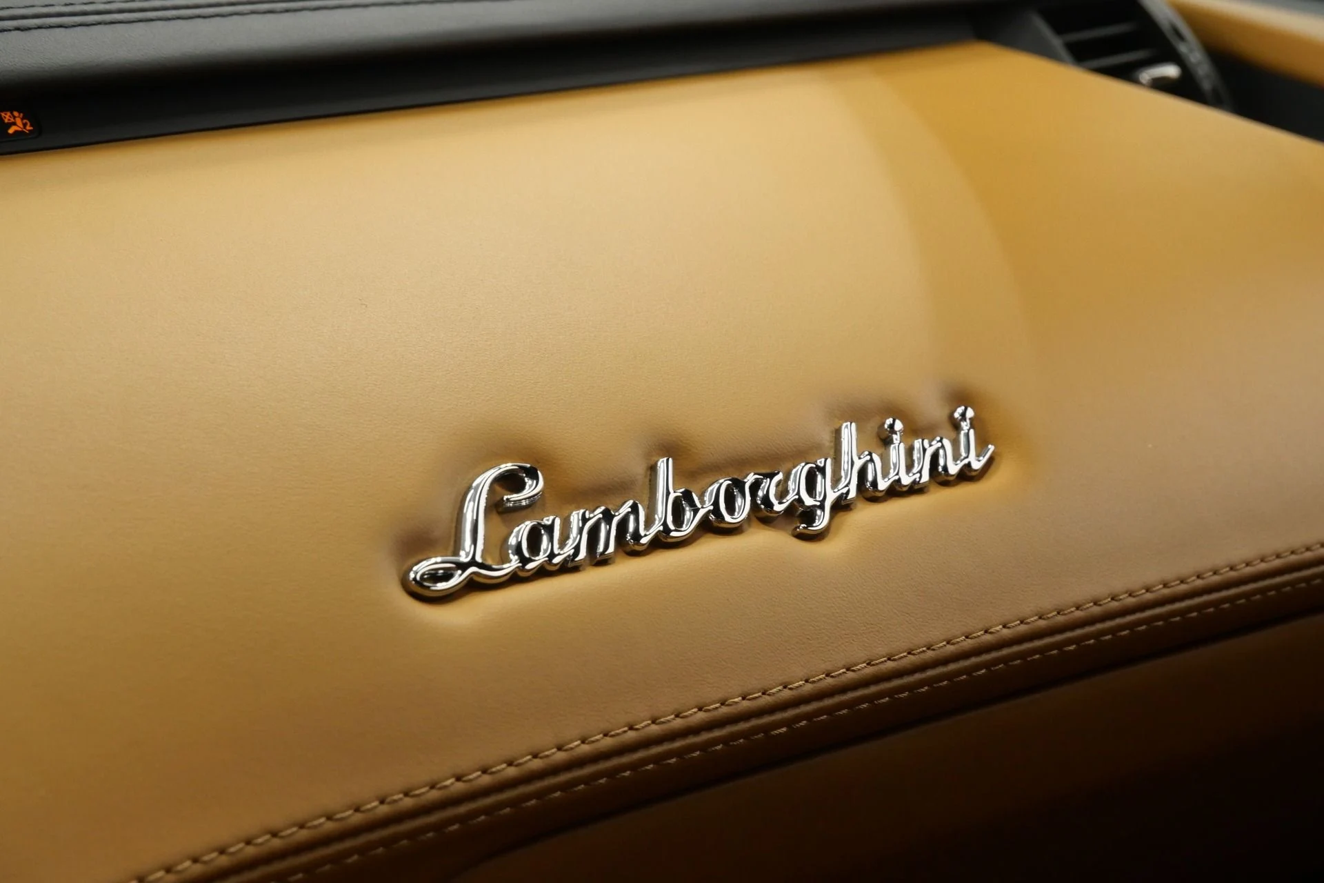 mph030_2538586393_Used_2014_Lamborghini_Aventador_LP_700_4_Beautiful_Color_Combination_Transparent_Engine_Bonnet_1774983686_8bedc204cb