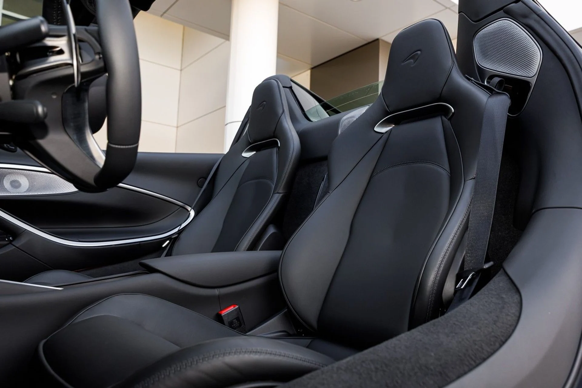 mph030_2539495495_635_p31_l_5348df3243