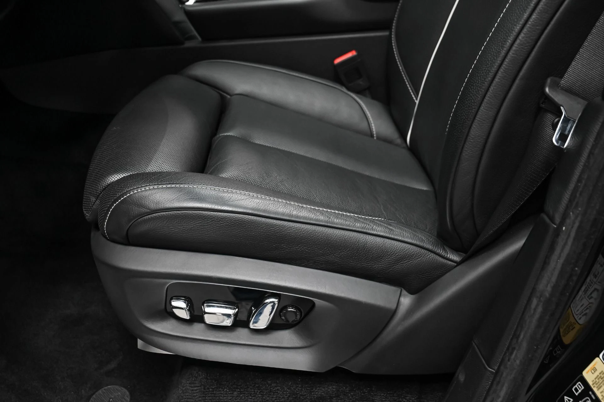 mph030_2540220956_Used_2019_Rolls_Royce_Cullinan_1761408905_aa3a62d121