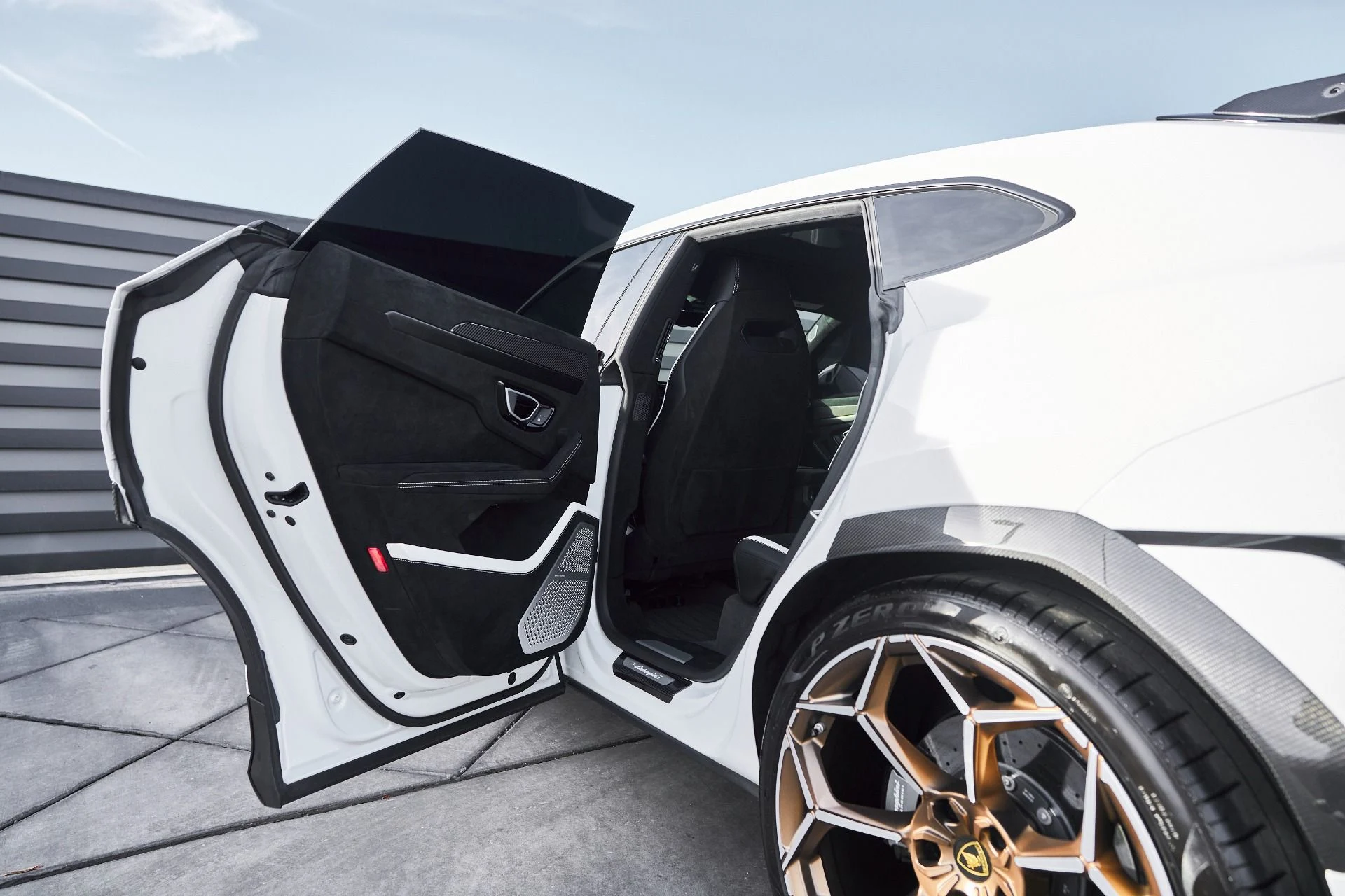 mph030_2541478630_Used_2024_Lamborghini_Urus_Performante_1764730706_b007af6ecf