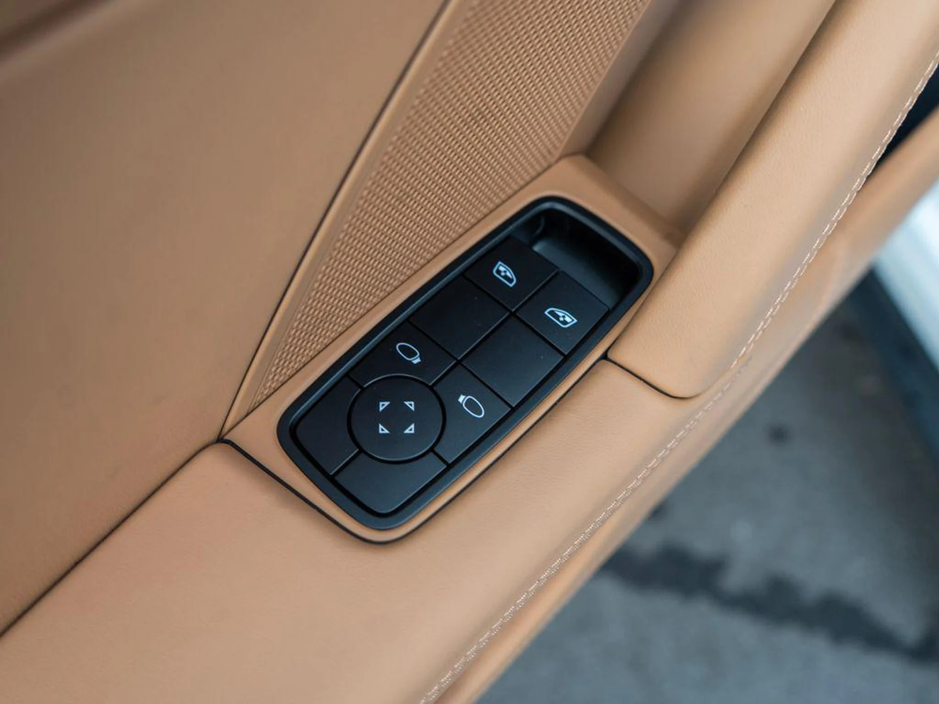 mph030_2544569222_ah7x_AA_Aj_D_Qb_vj_BW_Yfenyu_C_Yop0_8c88c92e24