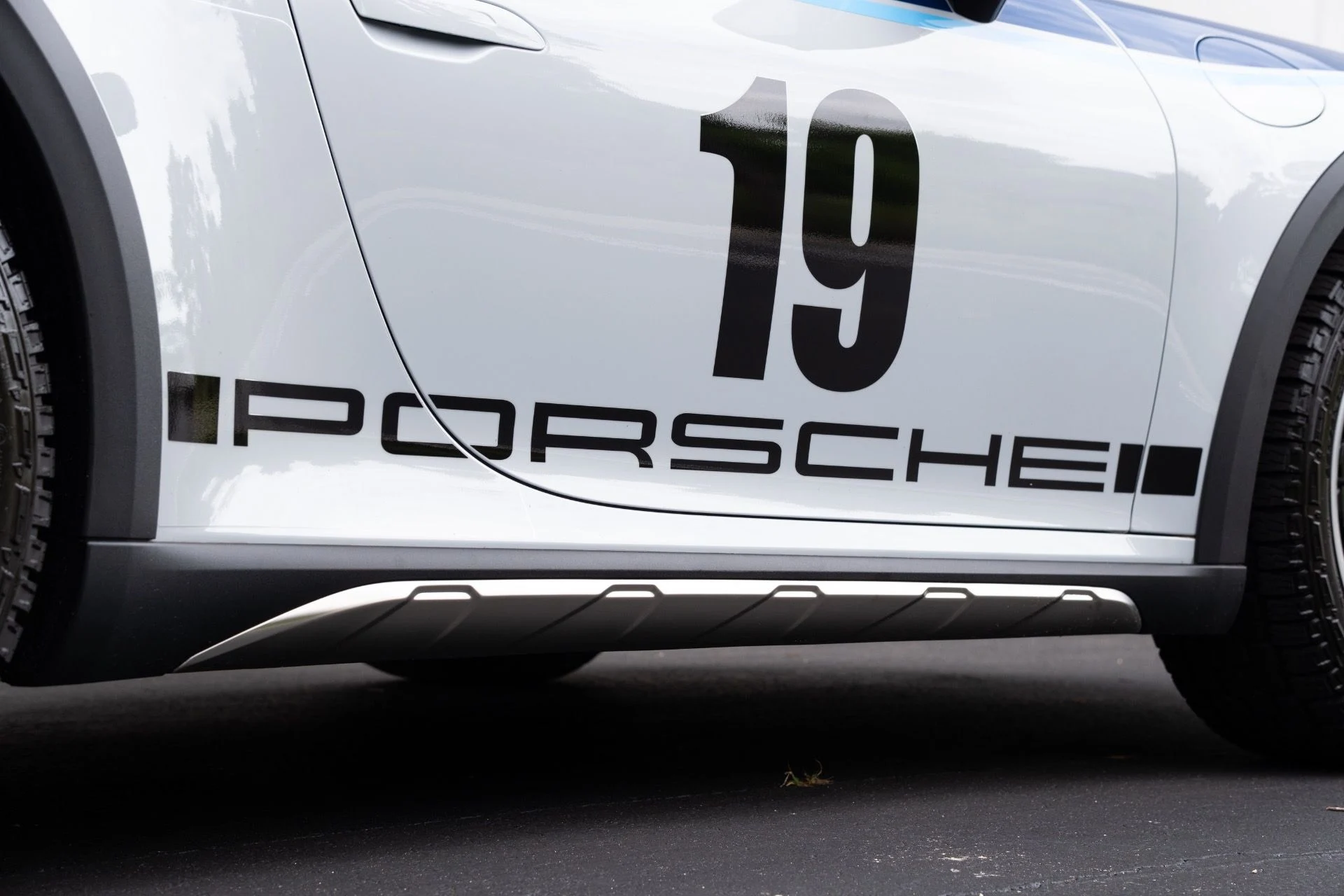 mph030_255612282_Used_2024_Porsche_911_Dakar_1780610105_17a2c4670c