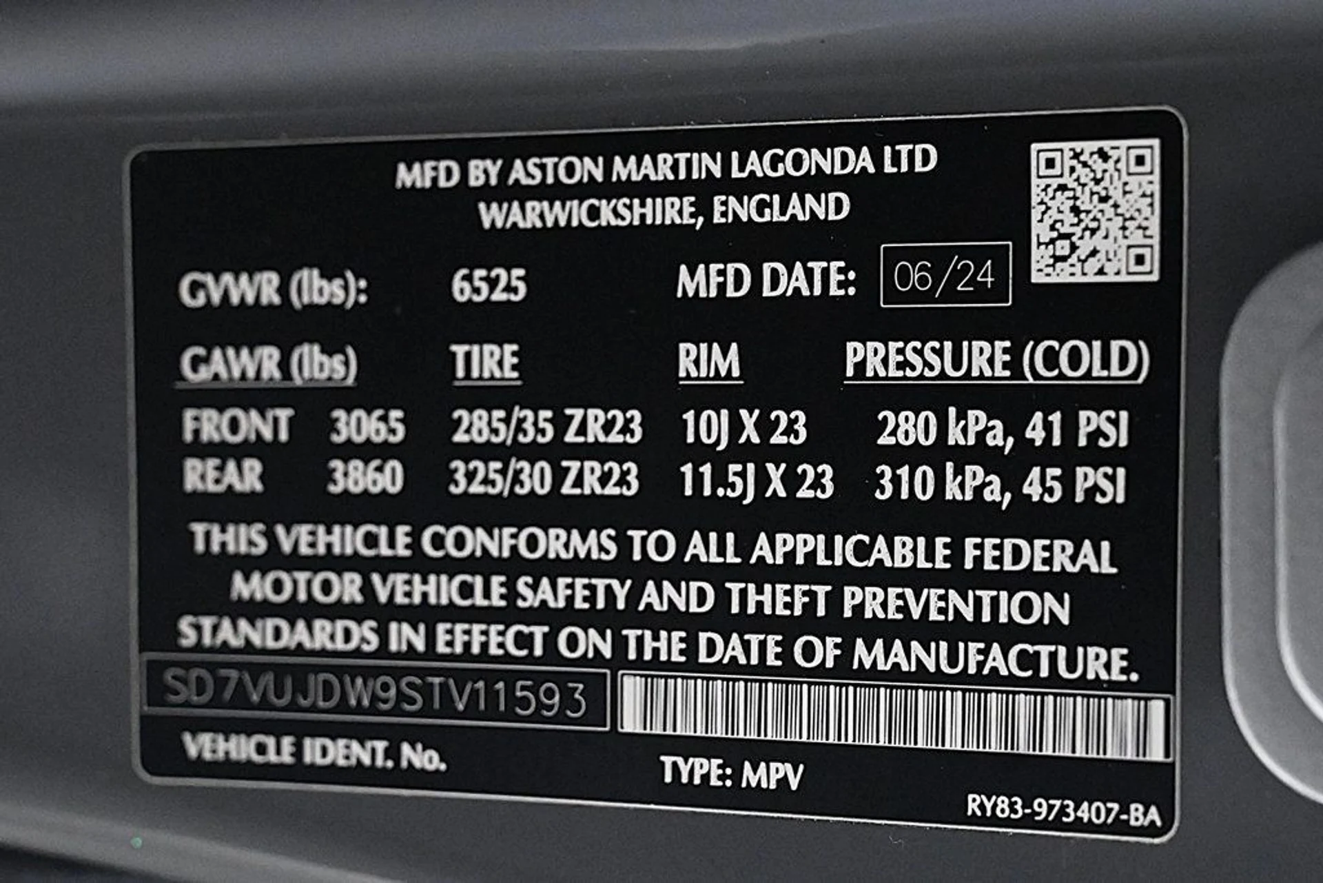 mph030_255887496_used_2025_aston_martin_dbx_707_11350_22966426_30_1024_a96a71450f