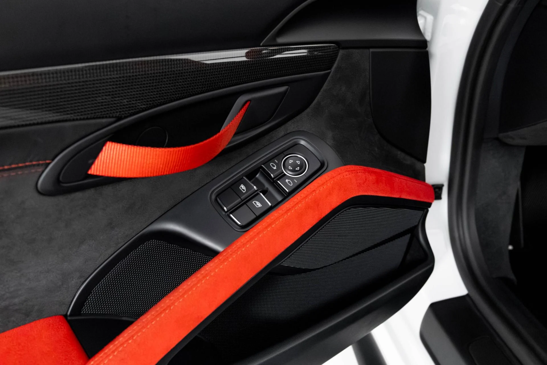 mph030_2584810602_Used_2018_Porsche_911_GT_2_RS_1763508422_7fd4e89067