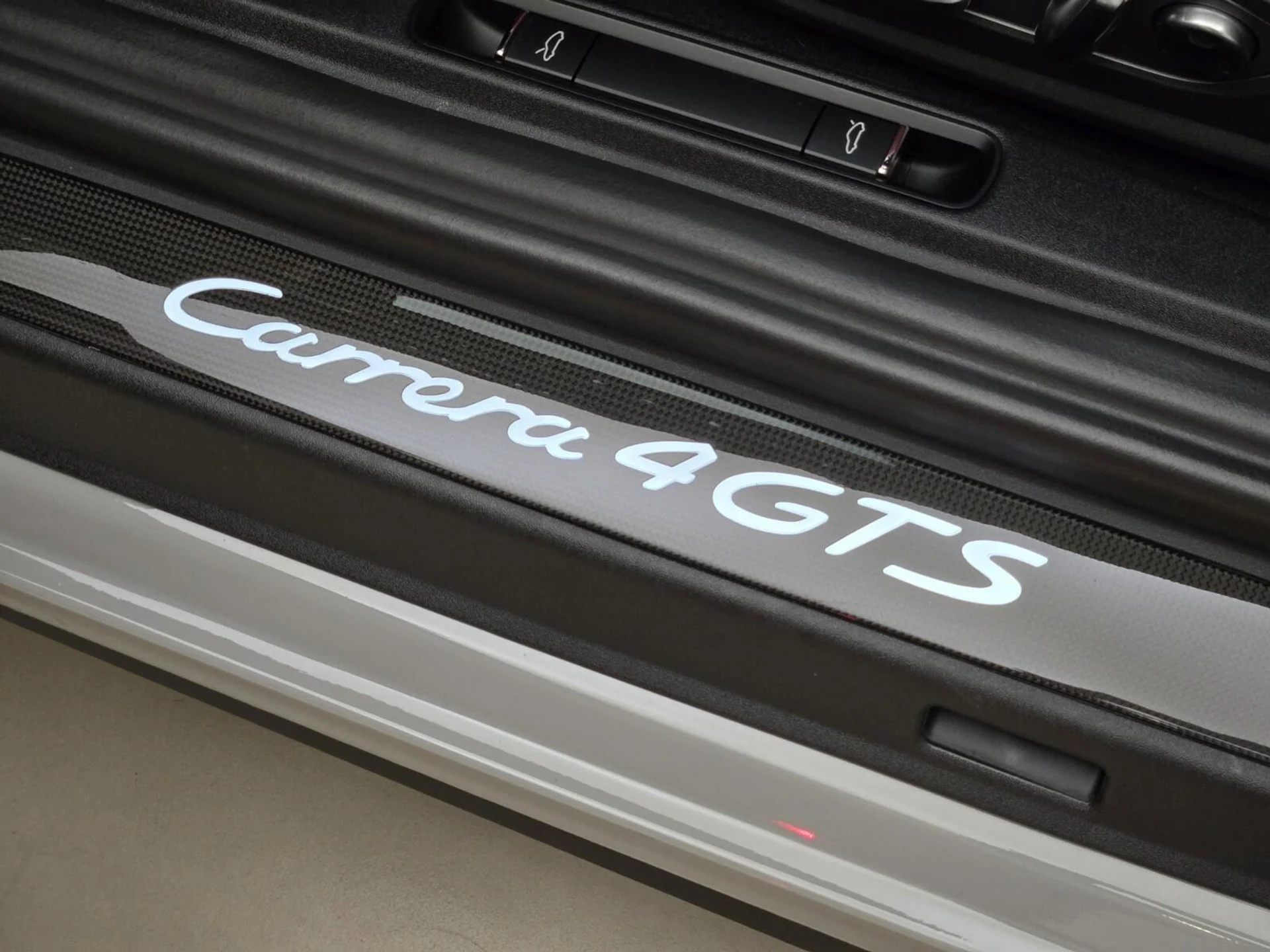 mph030_2593847434_Used_2019_Porsche_911_1763542653_b86a0c84b9