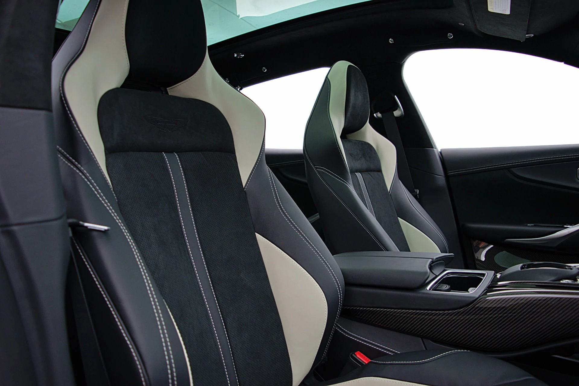 mph030_2594350389_Used_2023_Aston_Martin_DBX_707_eb25075c7d