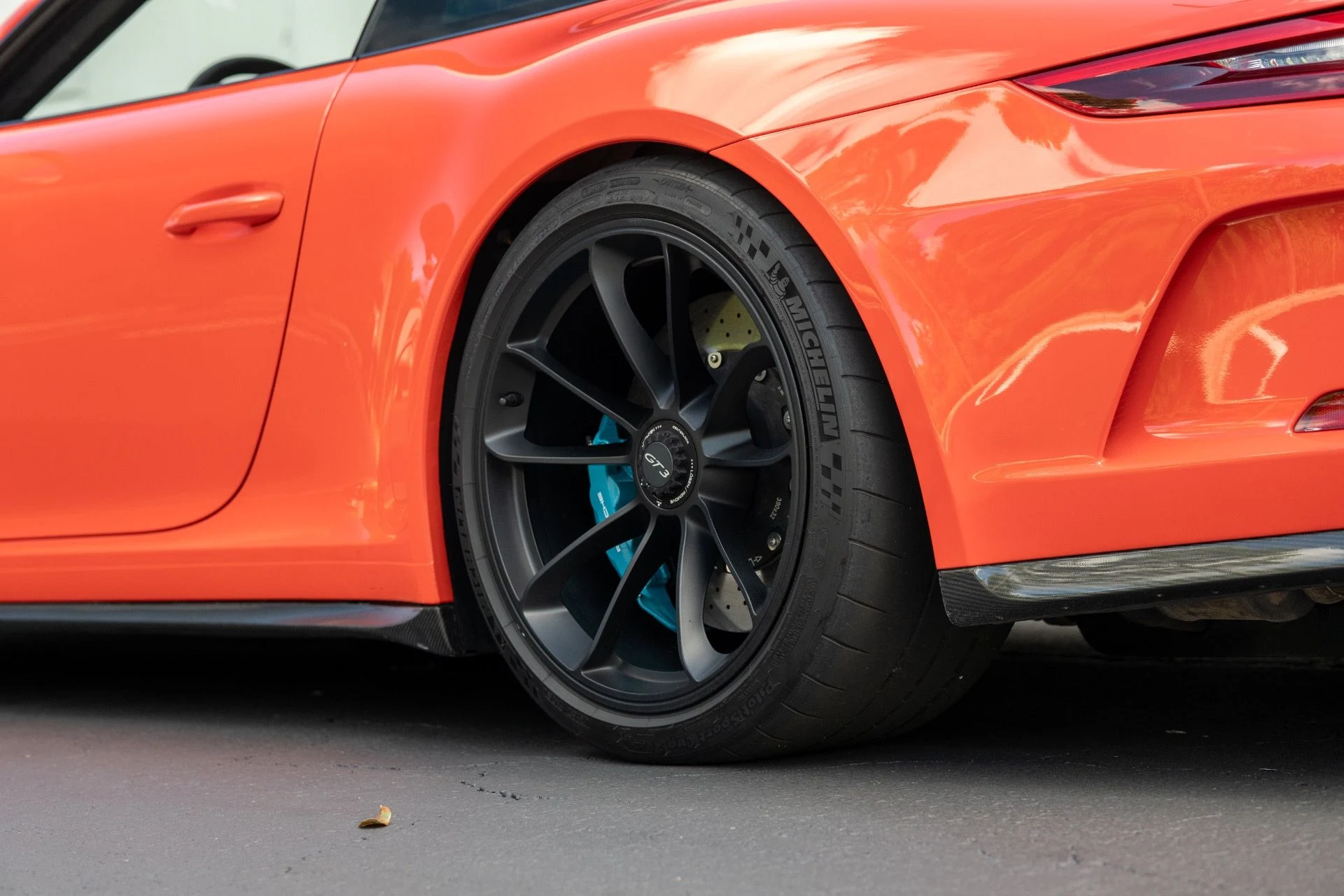 mph030_259698152_Used_2018_Porsche_911_GT_3_1758911261_52a068db89