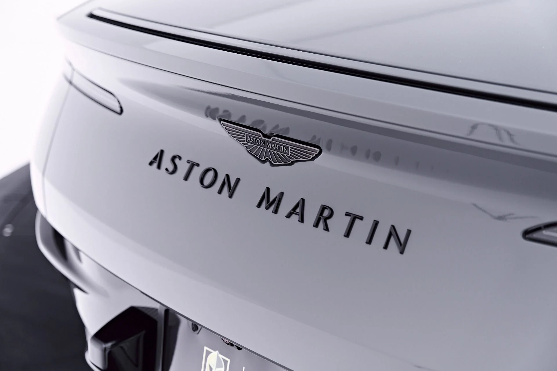 mph030_2605215274_Used_2024_Aston_Martin_DB_12_1781813803_92367ca3db