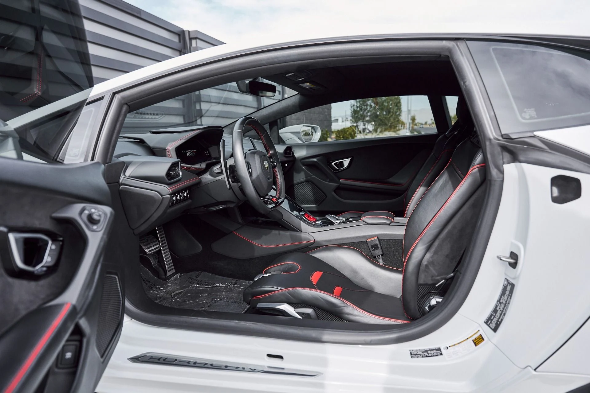 mph030_2626996930_Used_2020_Lamborghini_Huracan_EVO_1768438601_48a932af2f