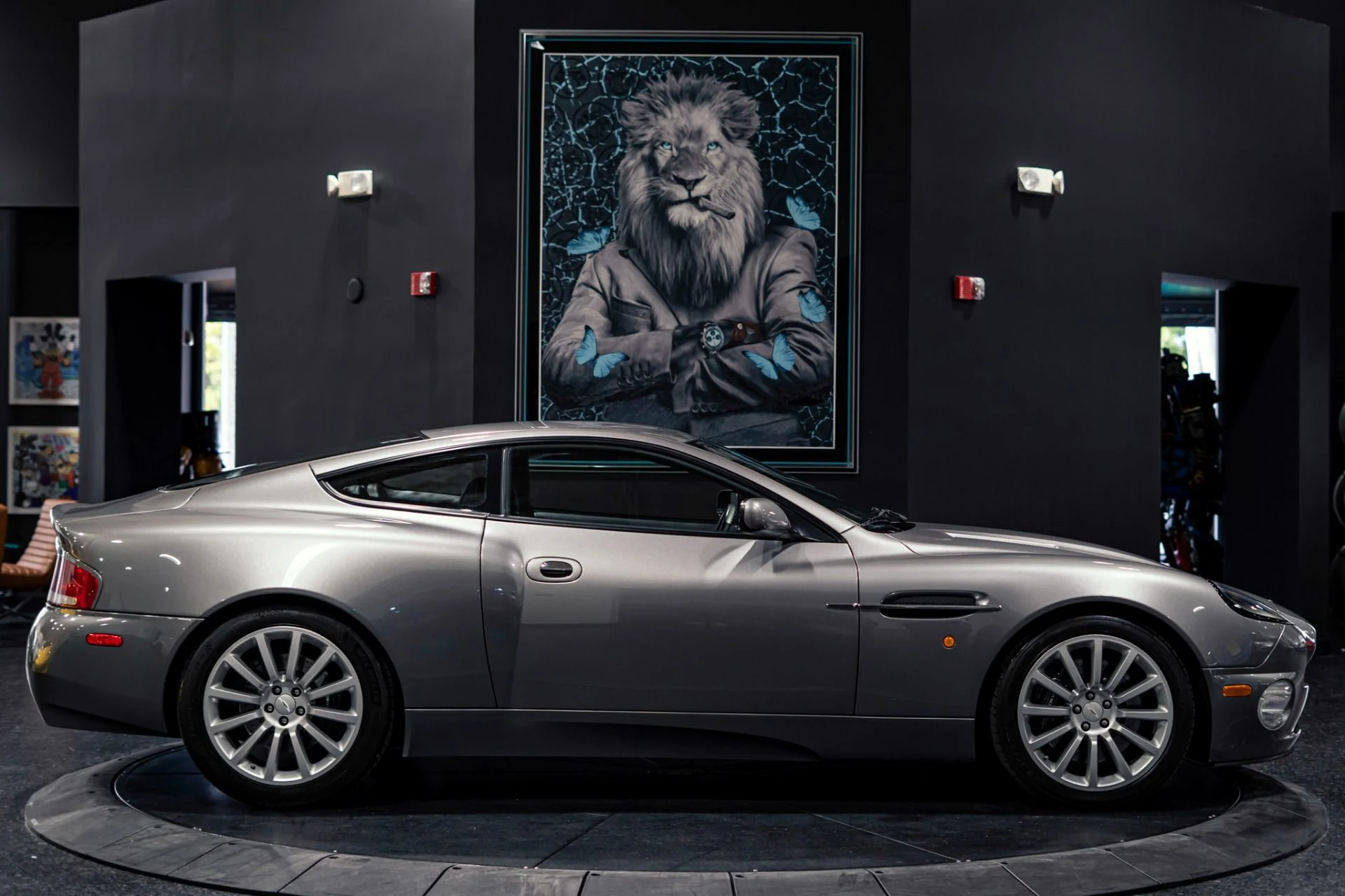 mph030_2638360562_Used_2003_Aston_Martin_V12_Vanquish_1778694278_b30c0c3989