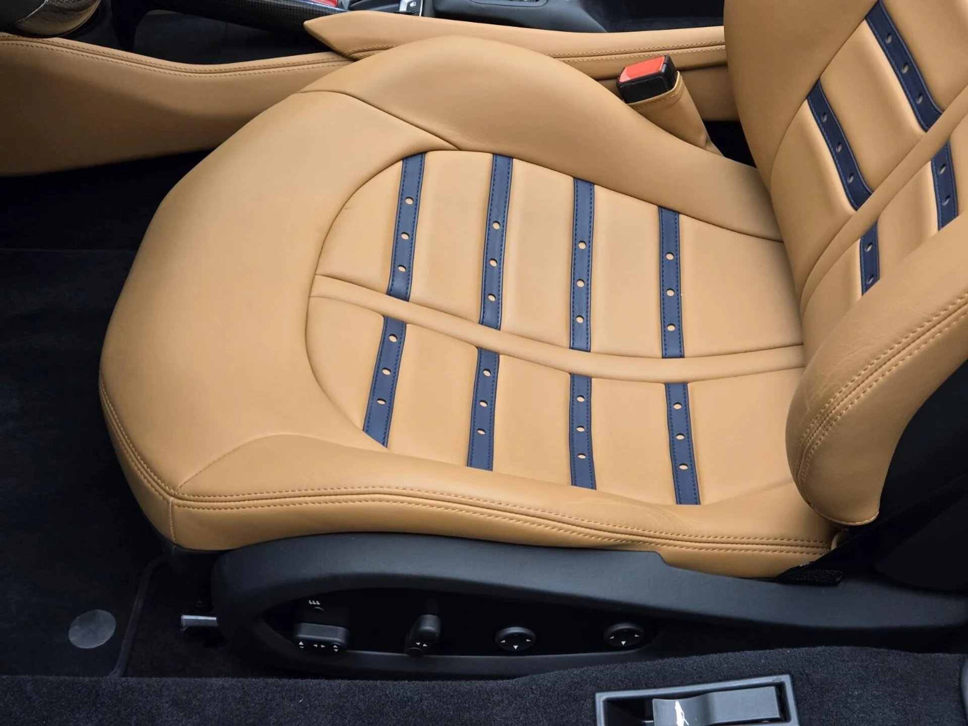 mph030_2648493694_Used_2022_Ferrari_F8_Spider_1753250655_441b9123d1