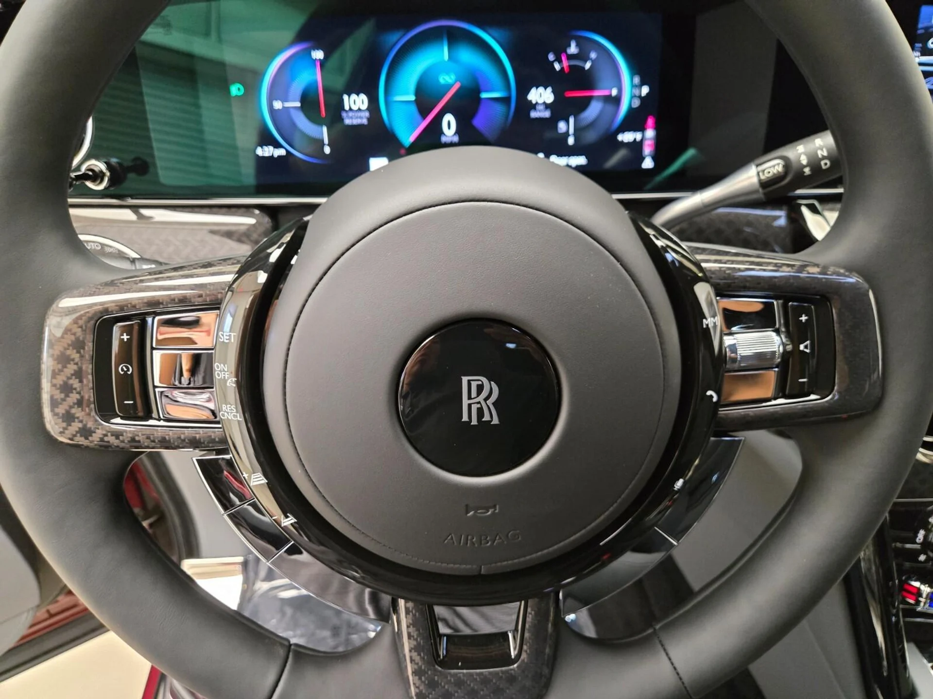 mph030_2649962192_New_2025_Rolls_Royce_Black_Badge_Cullinan_1755323770_def8bb51f5