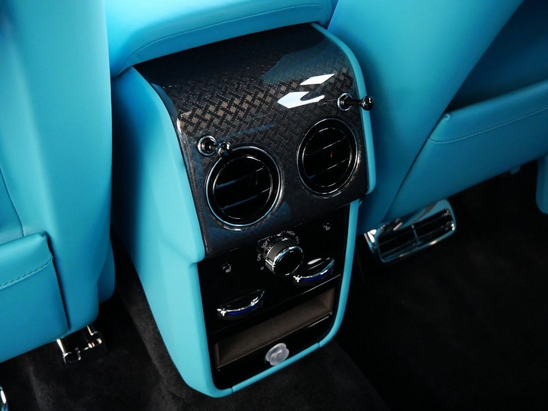 mph030_2651652733_fdef7fab73bd1e1c43748f649341cfa6x_60a73afc29