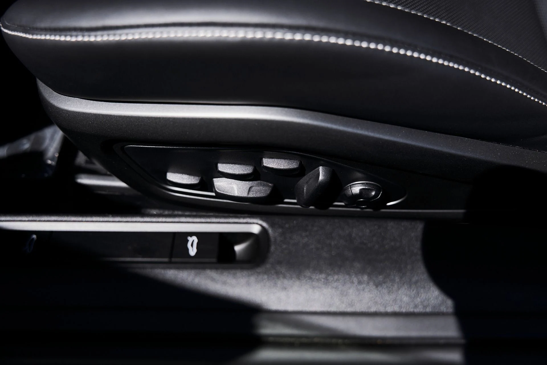 mph030_2656159412_Used_2026_Porsche_911_Carrera_4_GTS_1776878381_f01f938902