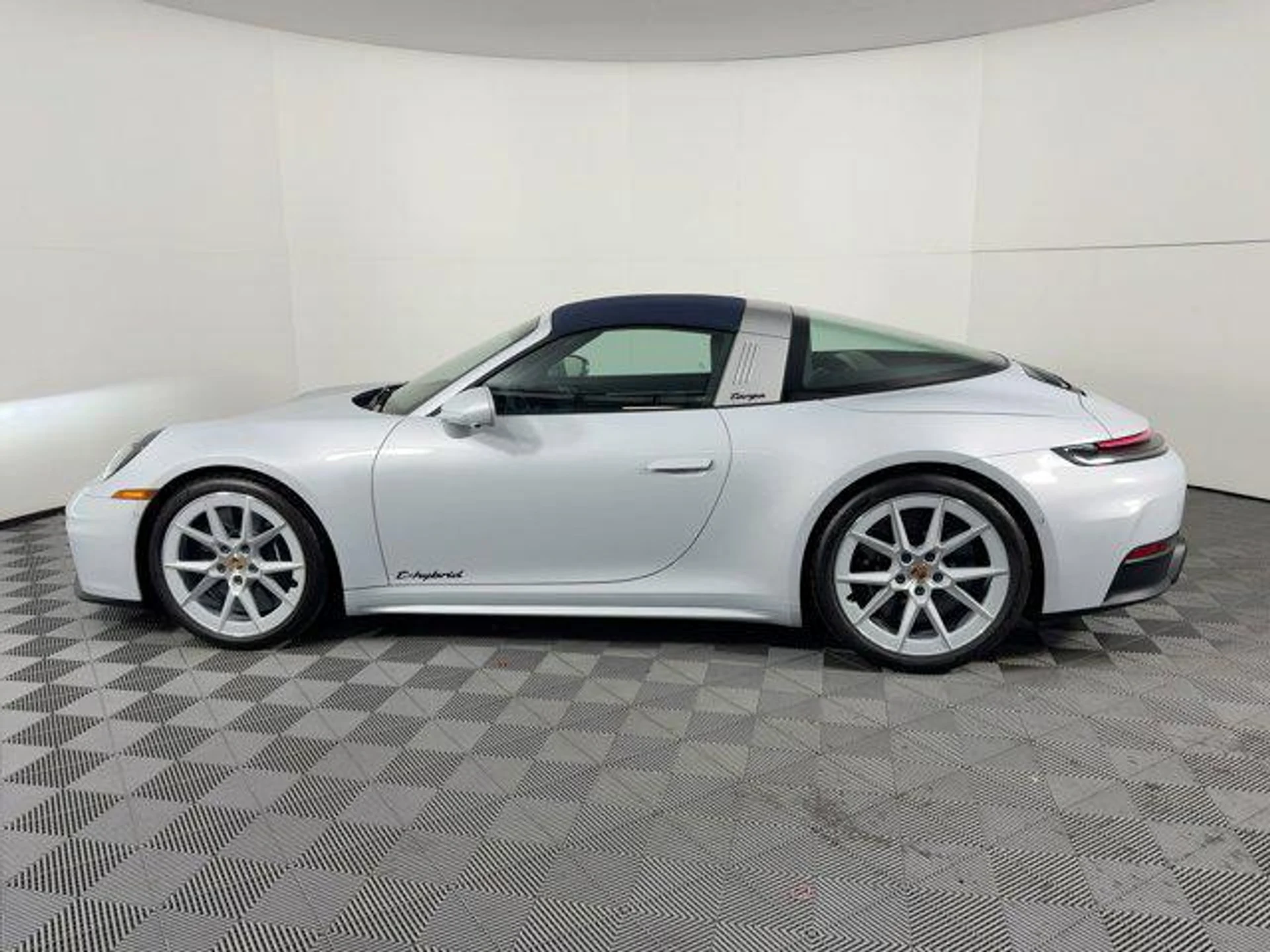 mph030_2658937070_kr_Hwy_CL_Jfx_F_ig_Ls_Rjp_P_Tx_J_So_VY_b4555b6cbd