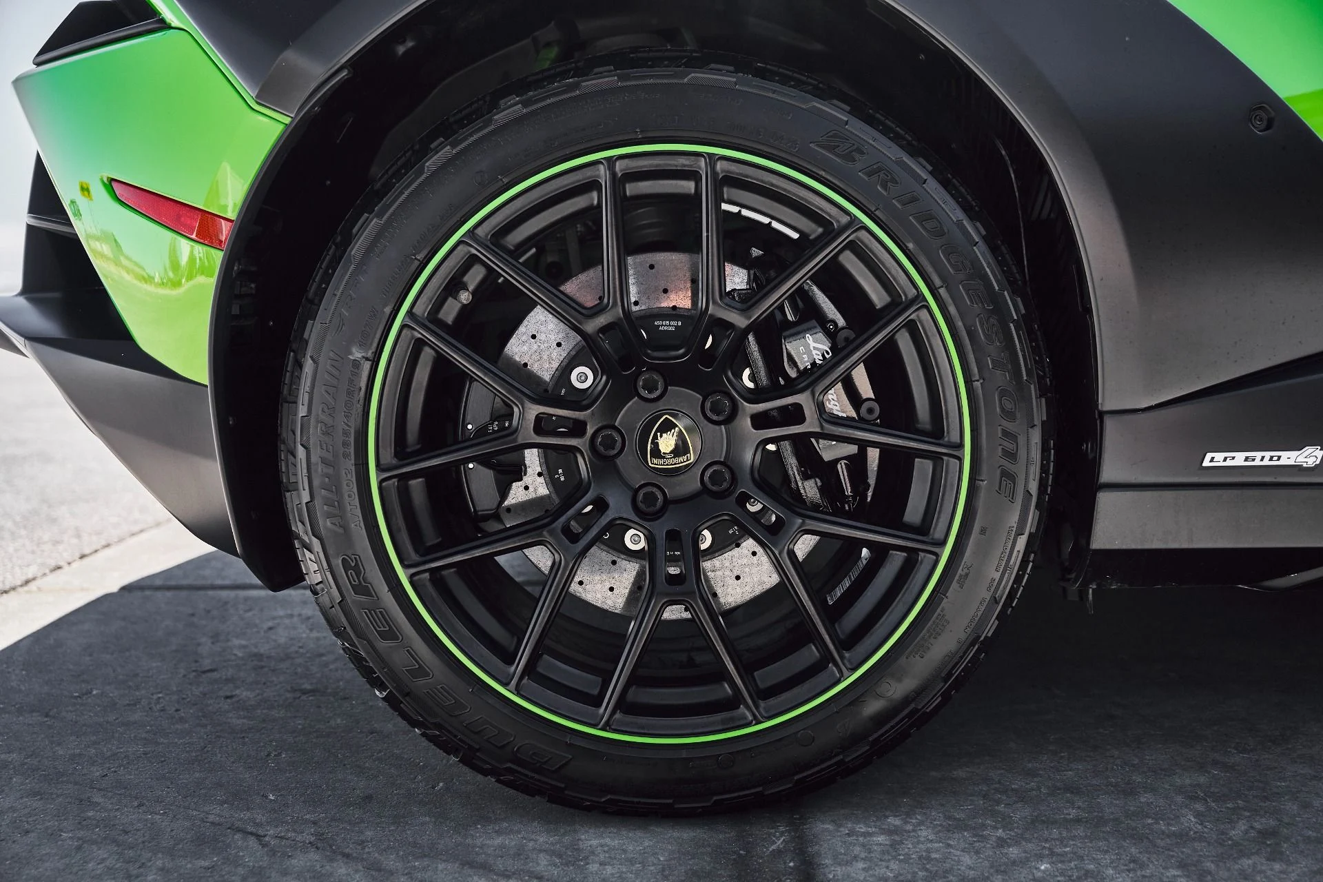 mph030_2660212329_Used_2023_Lamborghini_Huracan_Sterrato_Base_1779238861_9058541a84