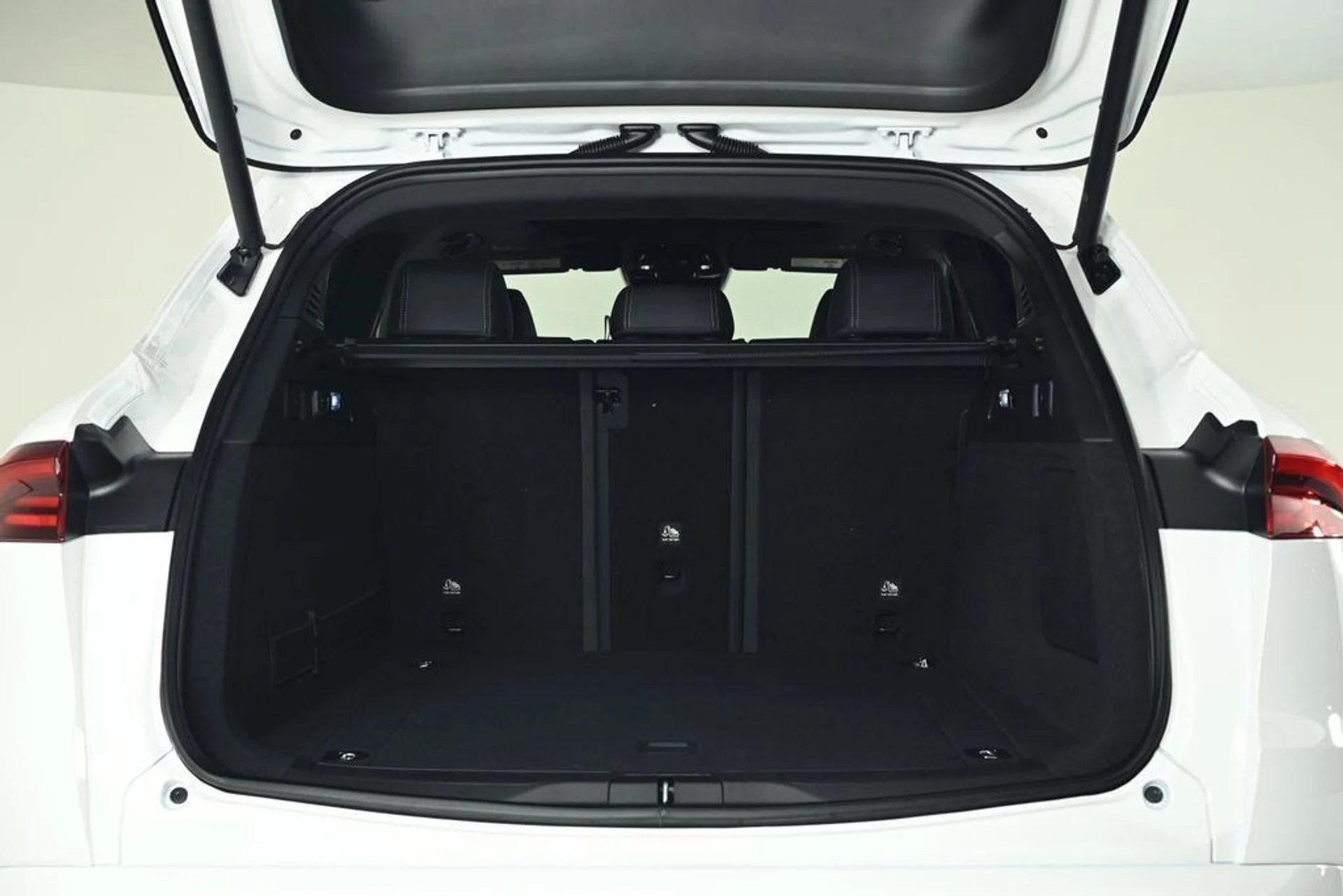 mph030_266107884_new_2025_maserati_grecale_awd_11350_22975686_30_1024_87238b409d