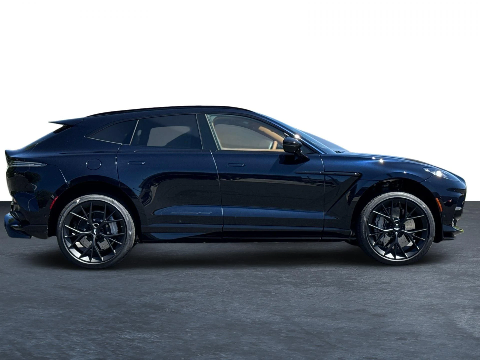 mph030_2661203294_New_2025_Aston_Martin_DBX_707_1754468425_98c920d2bf
