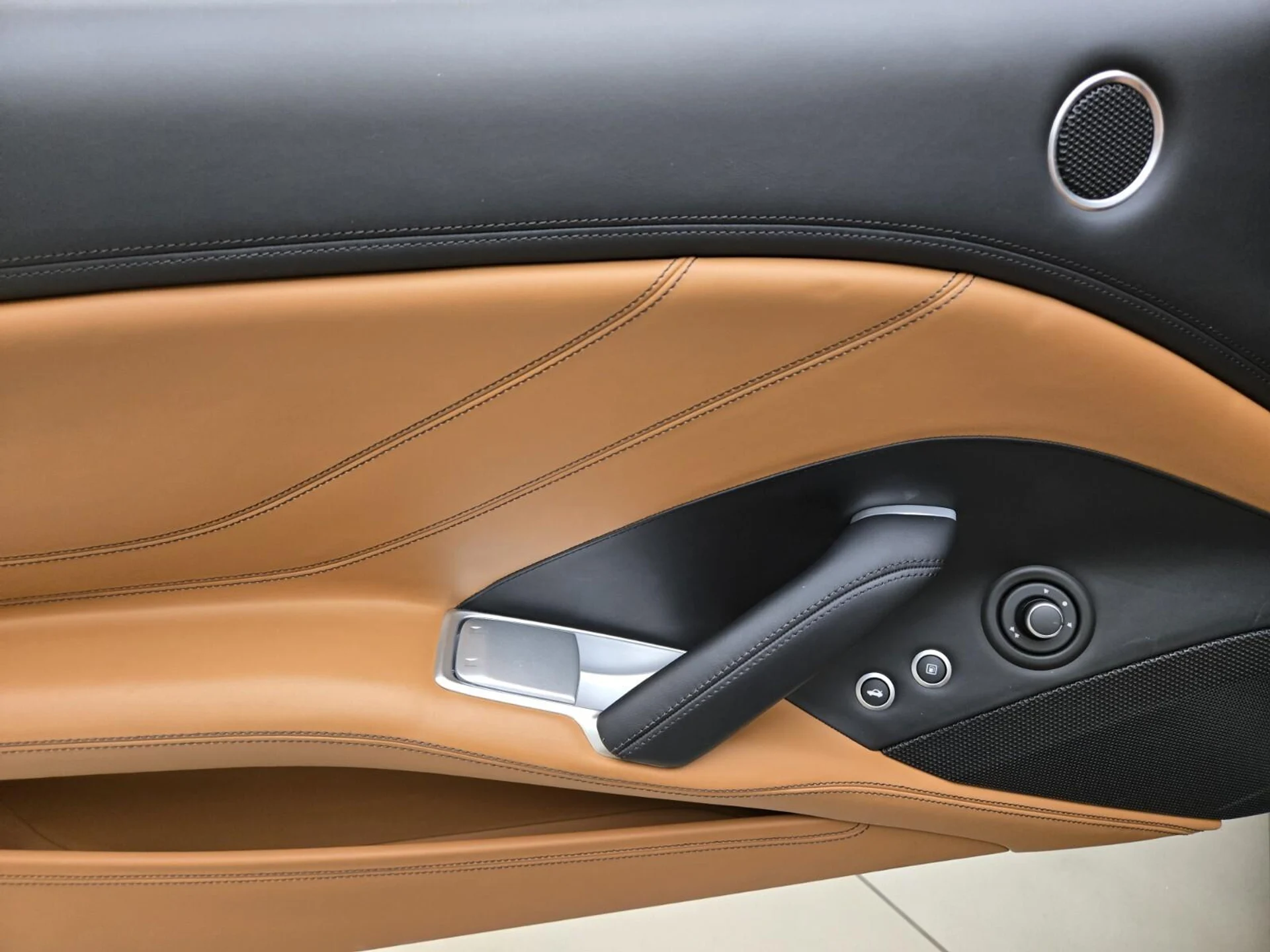 mph030_2681690106_Used_2016_Ferrari_California_T_1762498868_36377114e1