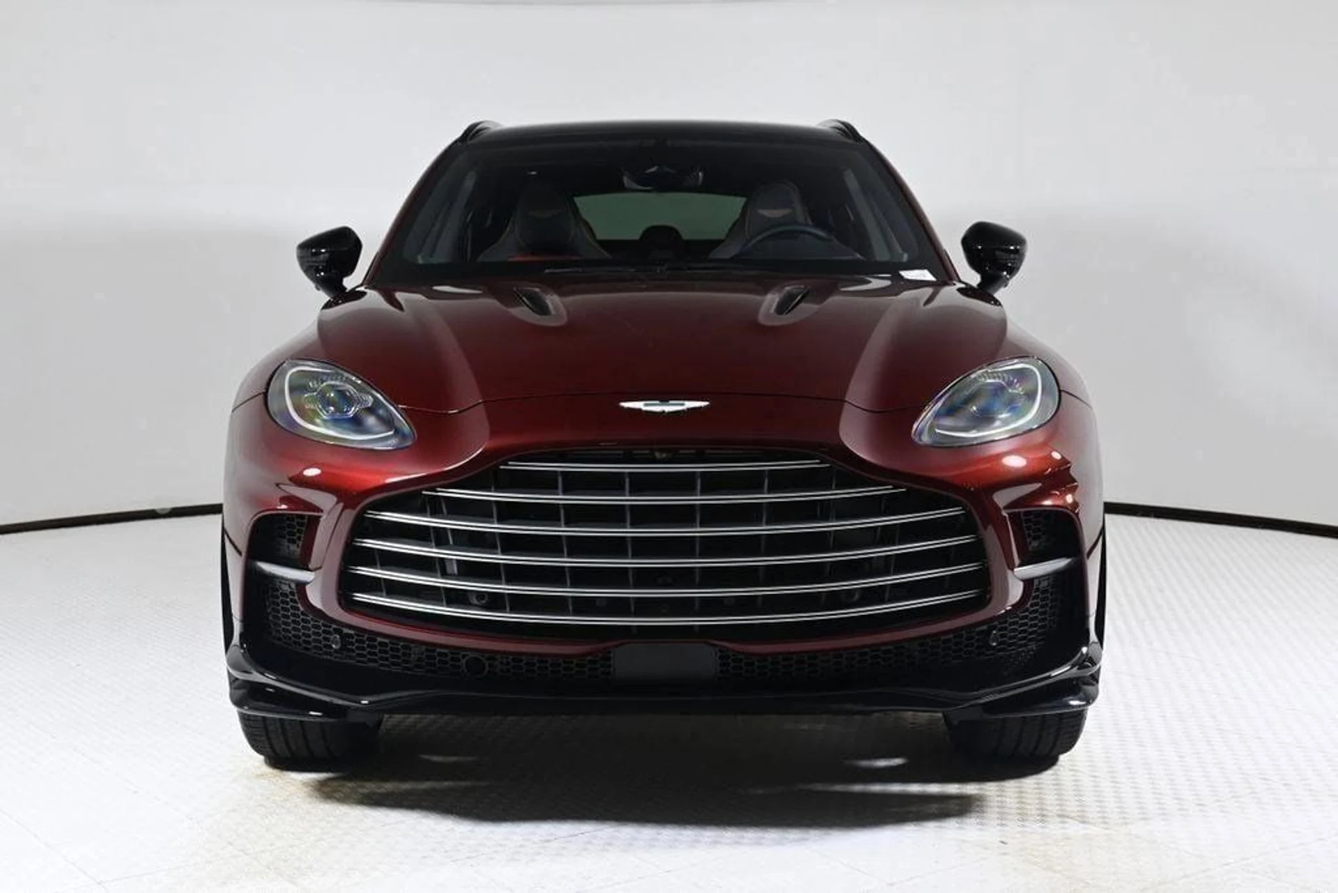 mph030_2682144277_new_2025_aston_martin_dbx_707awd_11350_22854858_30_1024_72386cbb9d