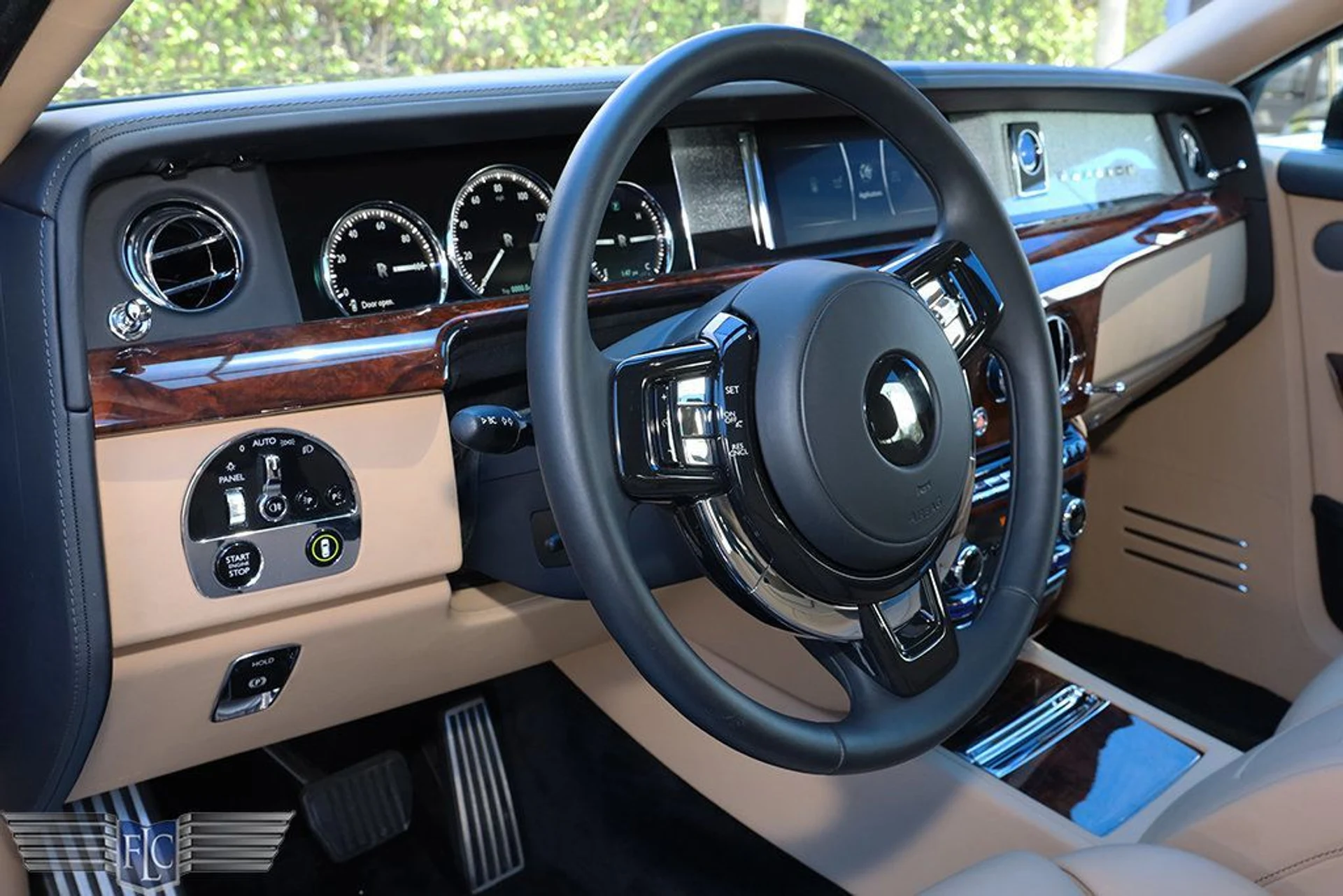 mph030_2682547887_used_2020_rolls_royce_phantom_extendedwheelbasesedan_6305_22909109_31_1024_20c3100e47